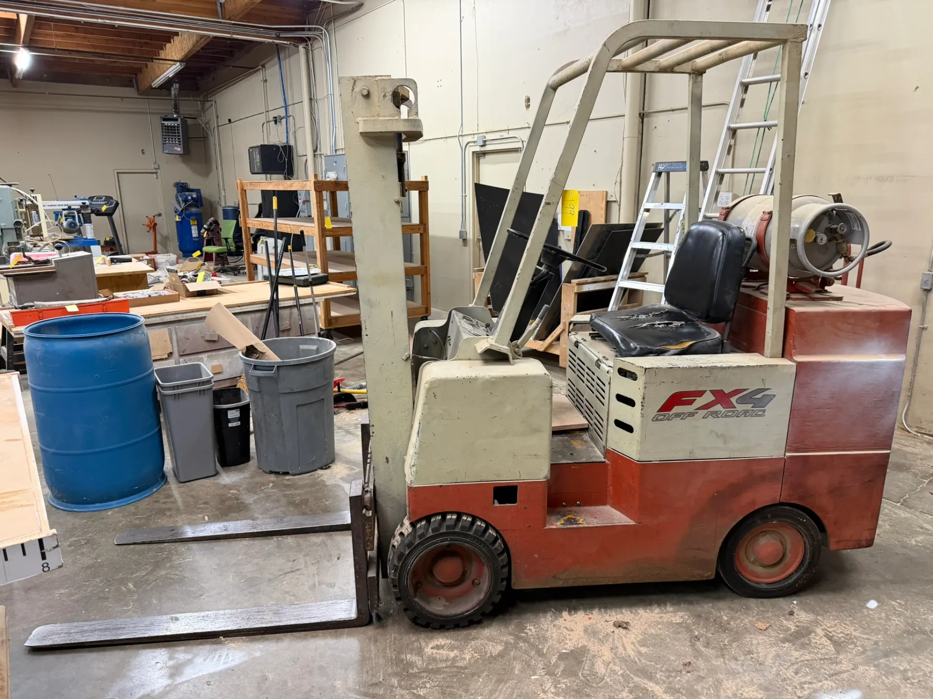 allis-chalmers-lp-5500lb-capacity-propane-forklift-mk6bj8bo