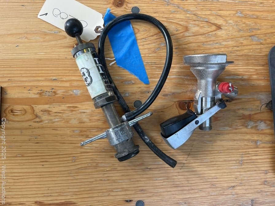 keg-couplers-and-beer-keg-tap-618381