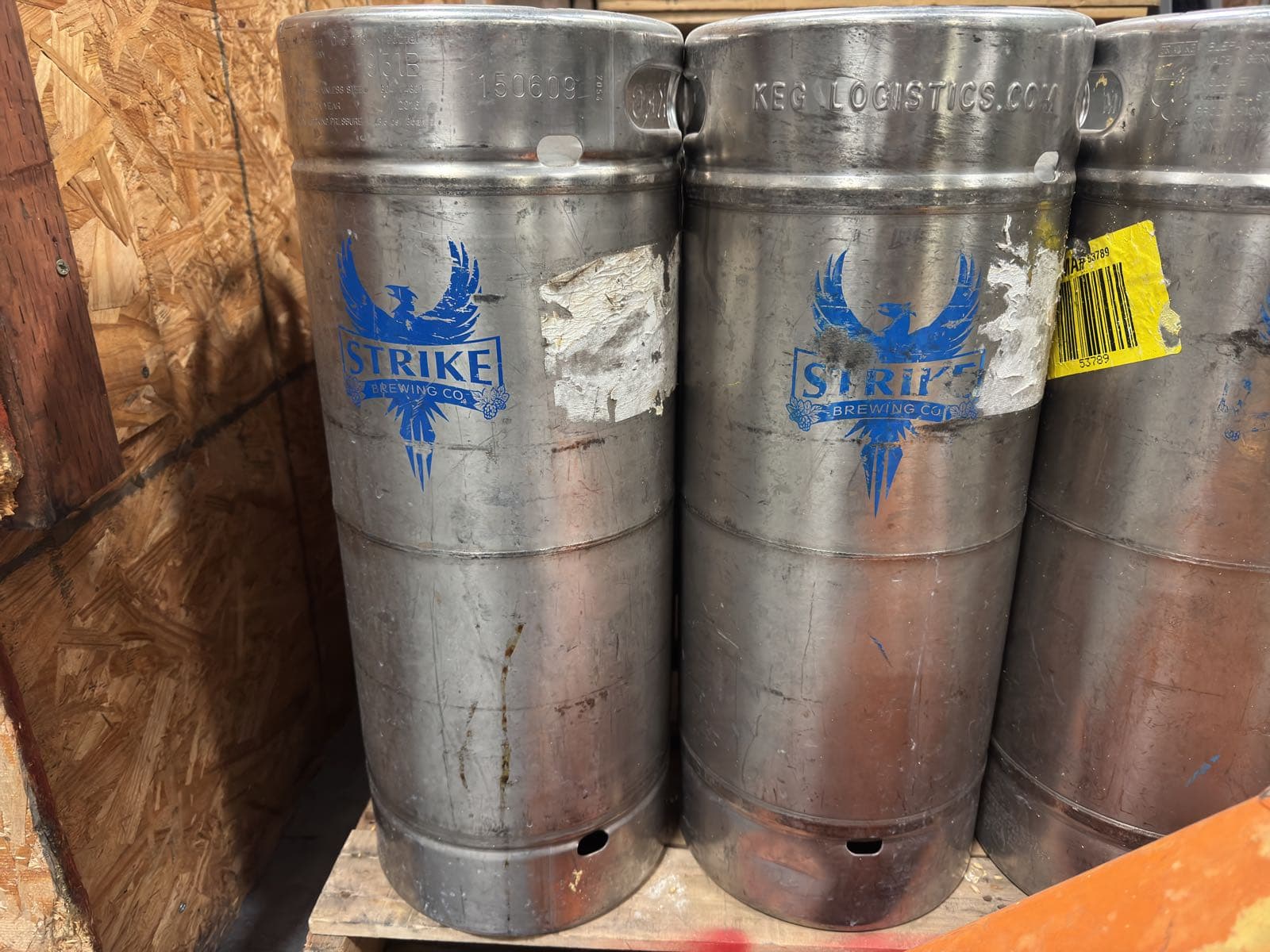 2-assorted-516-gallon-kegs-ab1b15-8