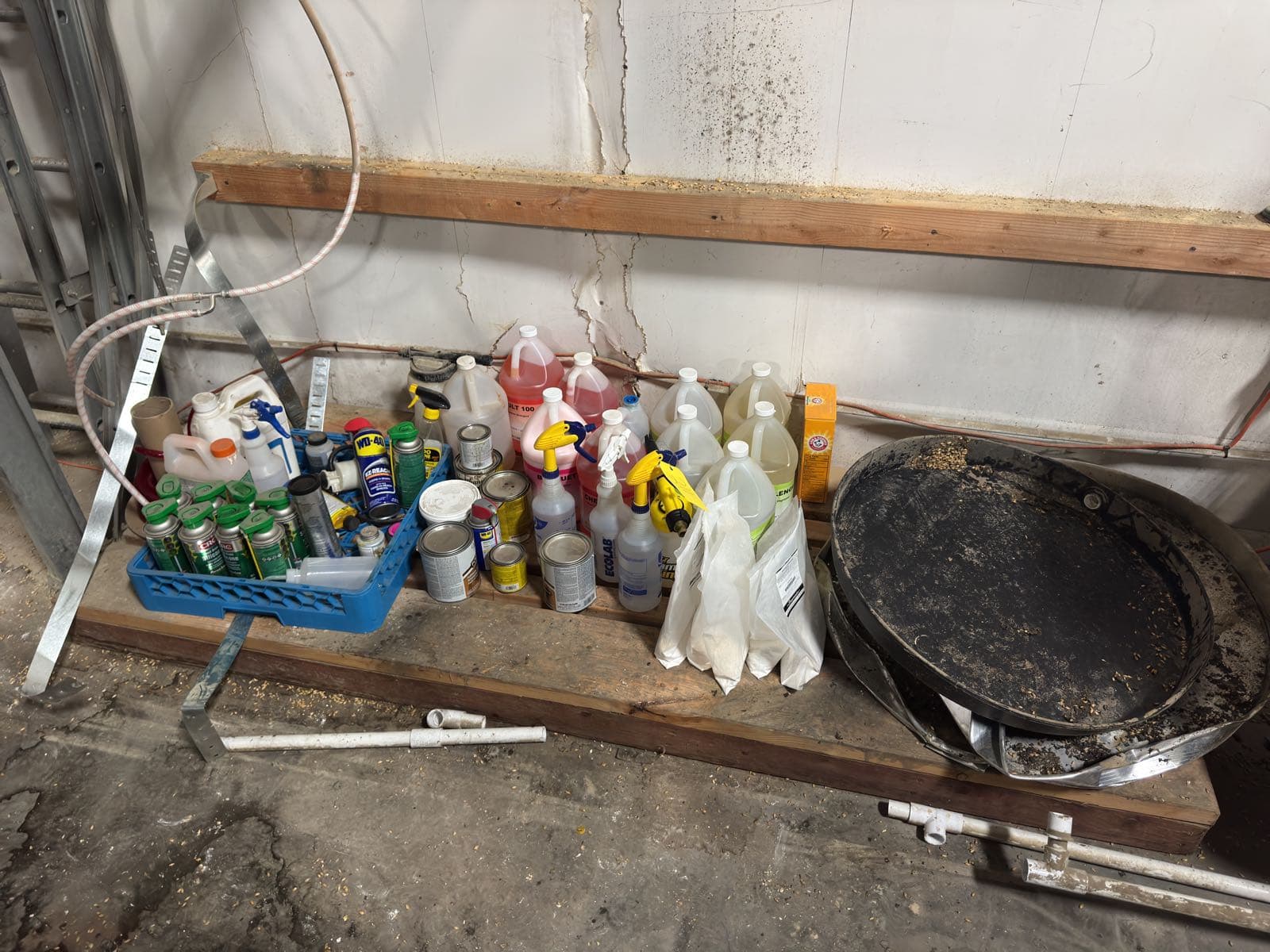 assorted-chemicals-silicone-spray-hand-soap-degreaser-wd40-533555