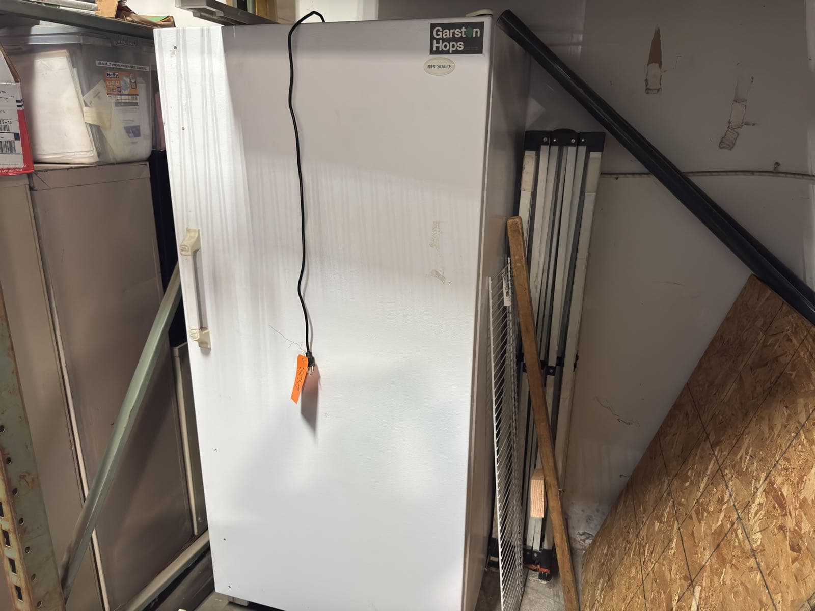 fridgidaire-refrigerator-and-pop-up-frame-9ca346