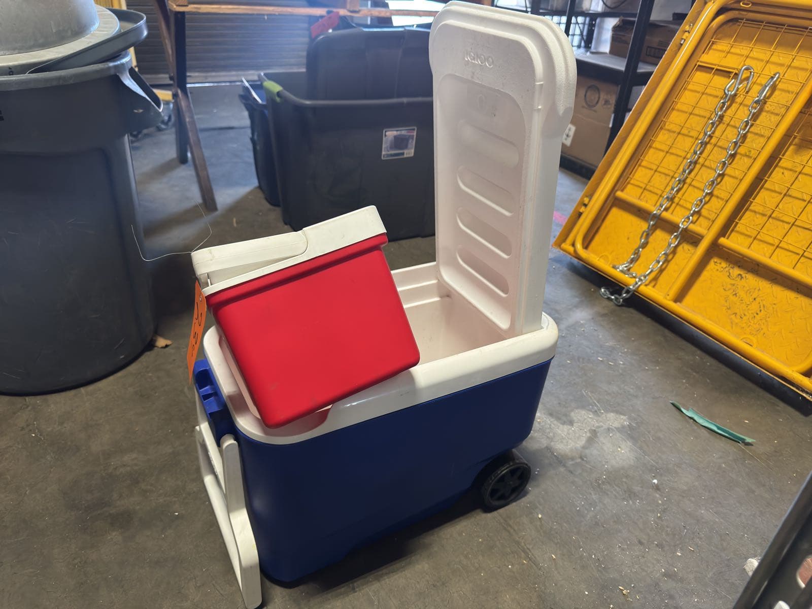 2-igloo-coolers-5a2a7a