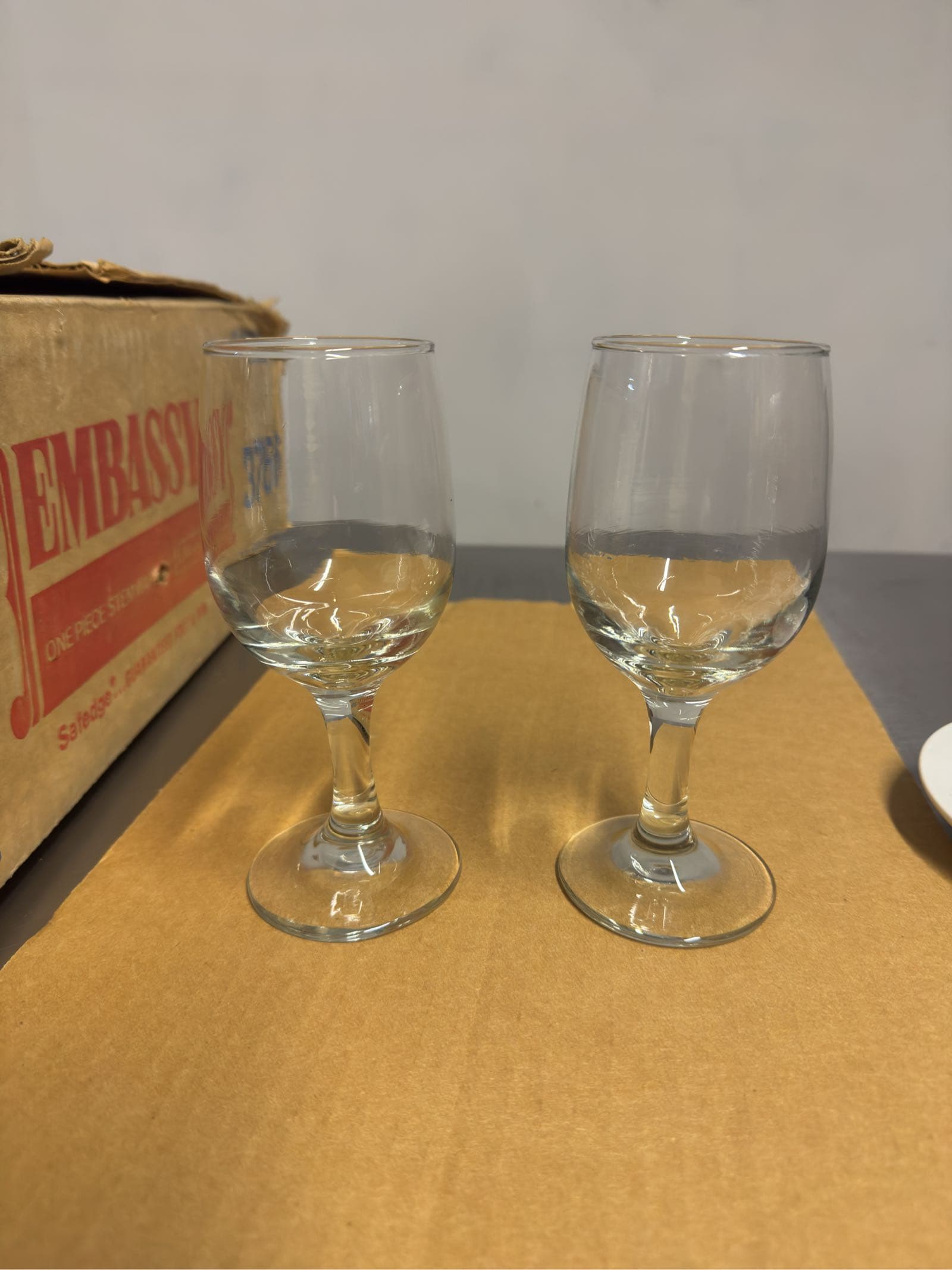 29-wine-glasses-6-12oz-and-100-plates-side-order-plates-mkpq2eqg