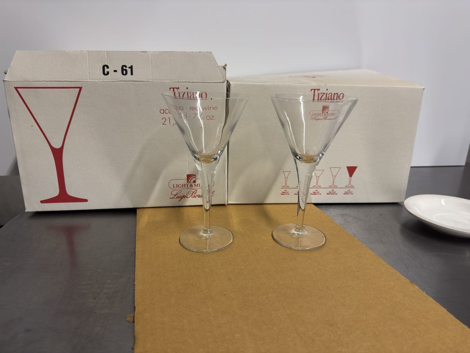 11-martini-glasses-and-100-white-side-orders-plates-mkpq32bf