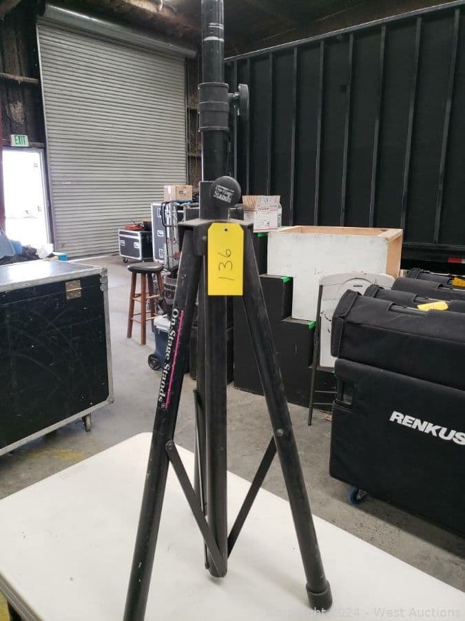 on-stage-speaker-stand-573073