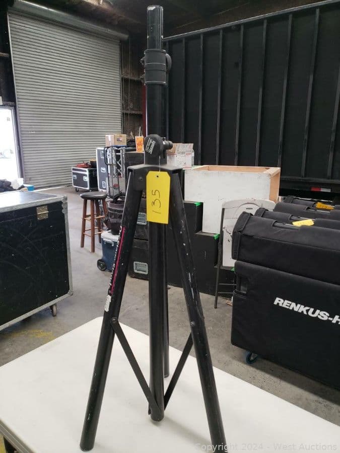 on-stage-speaker-stand-573074