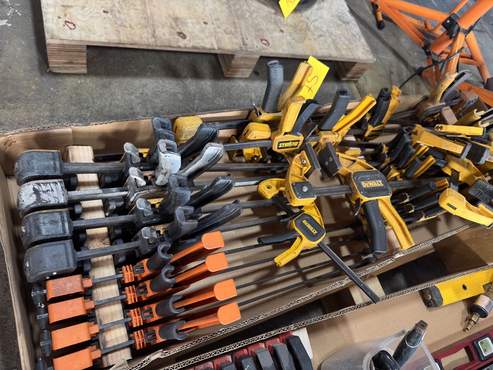 contents-of-box-approximately-25-assorted-heavy-duty-clamps-532a85