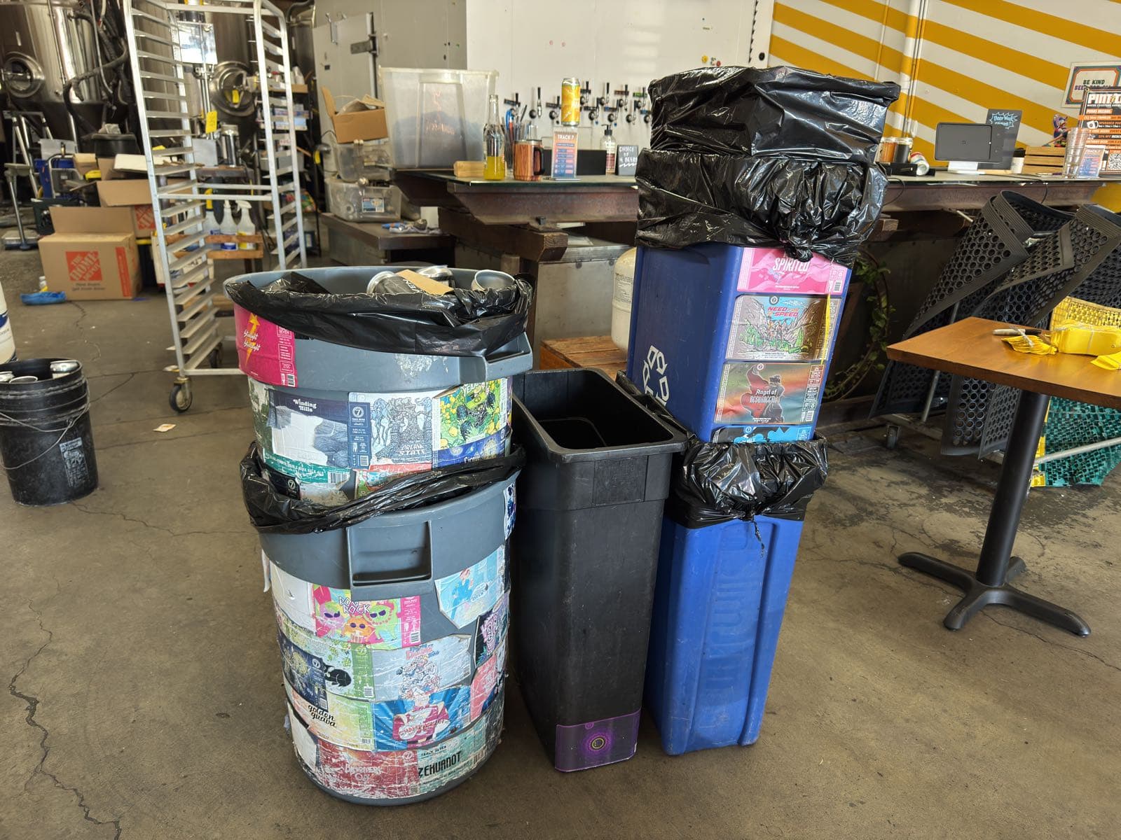 2-garbage-cans-and-4-recycling-bins-eddbc1
