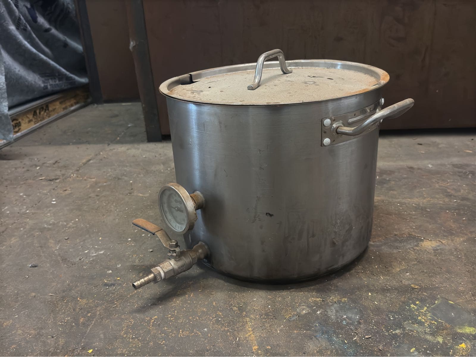 stainless-steel-brewing-pot-ea98ac