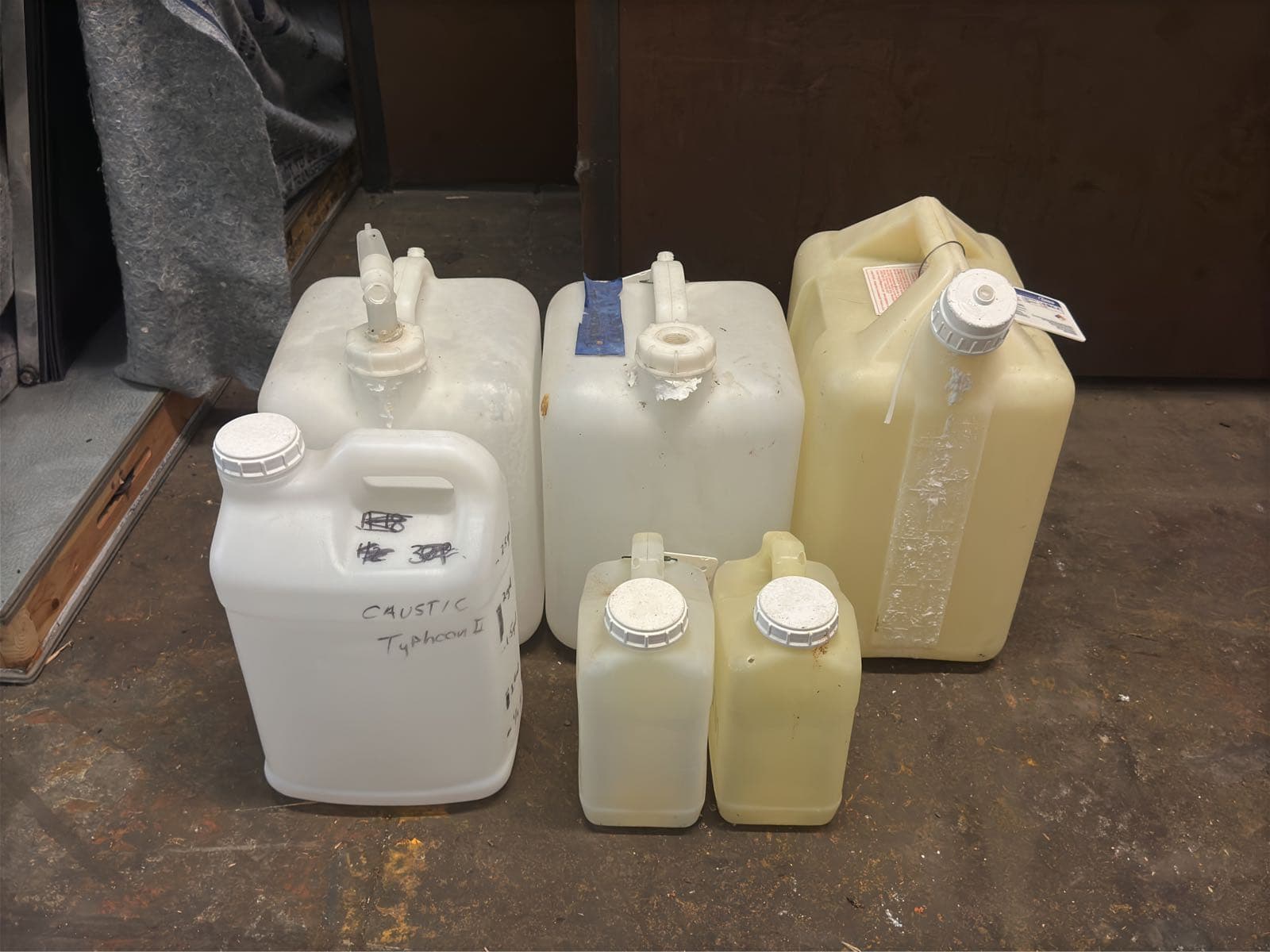 6-assorted-empty-containers-fe2f44