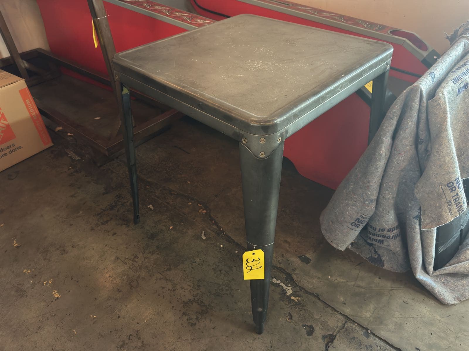 steel-table-mlrb4xw1