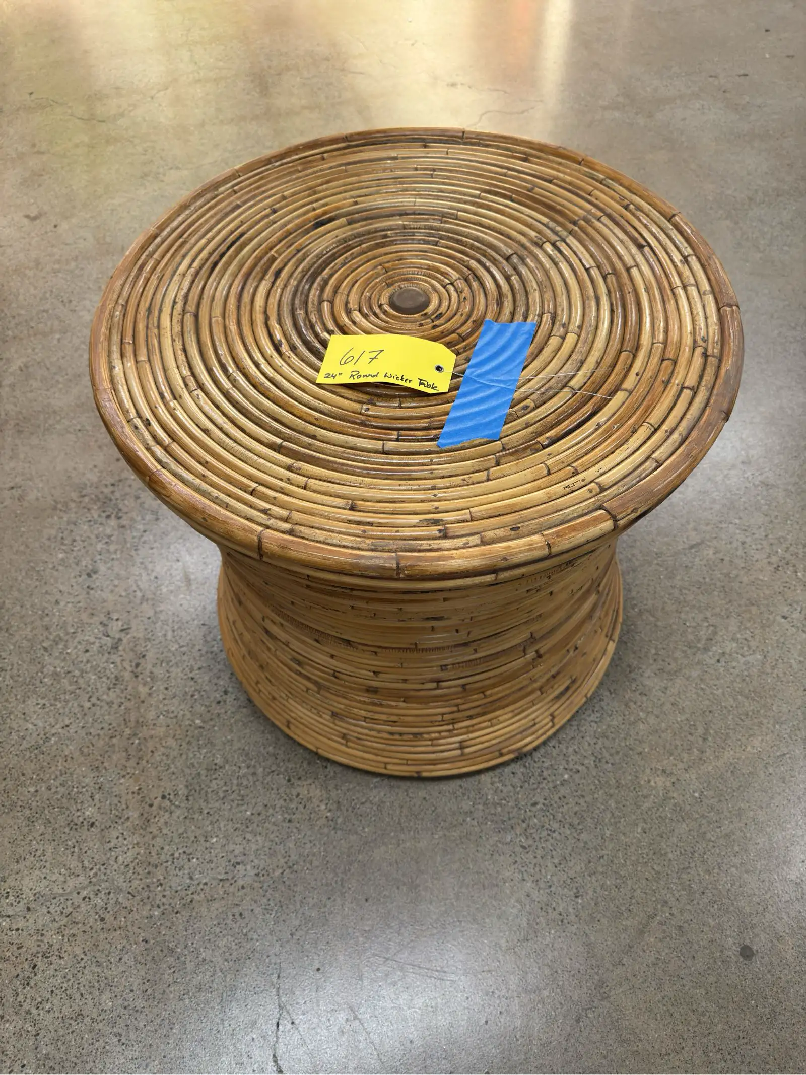 24-round-wicker-side-table-7aff21