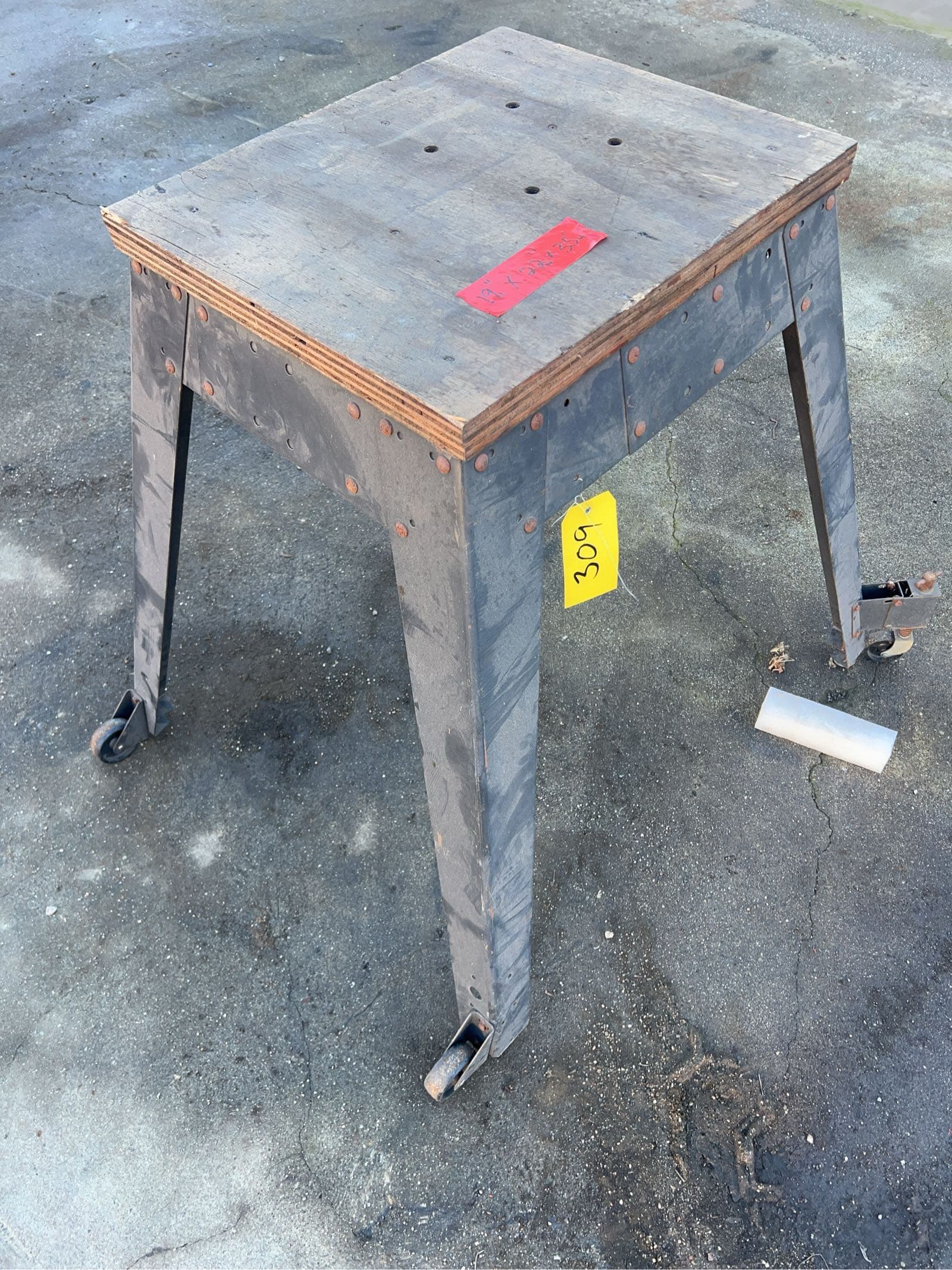 rolling-equipment-stand-11bf1c