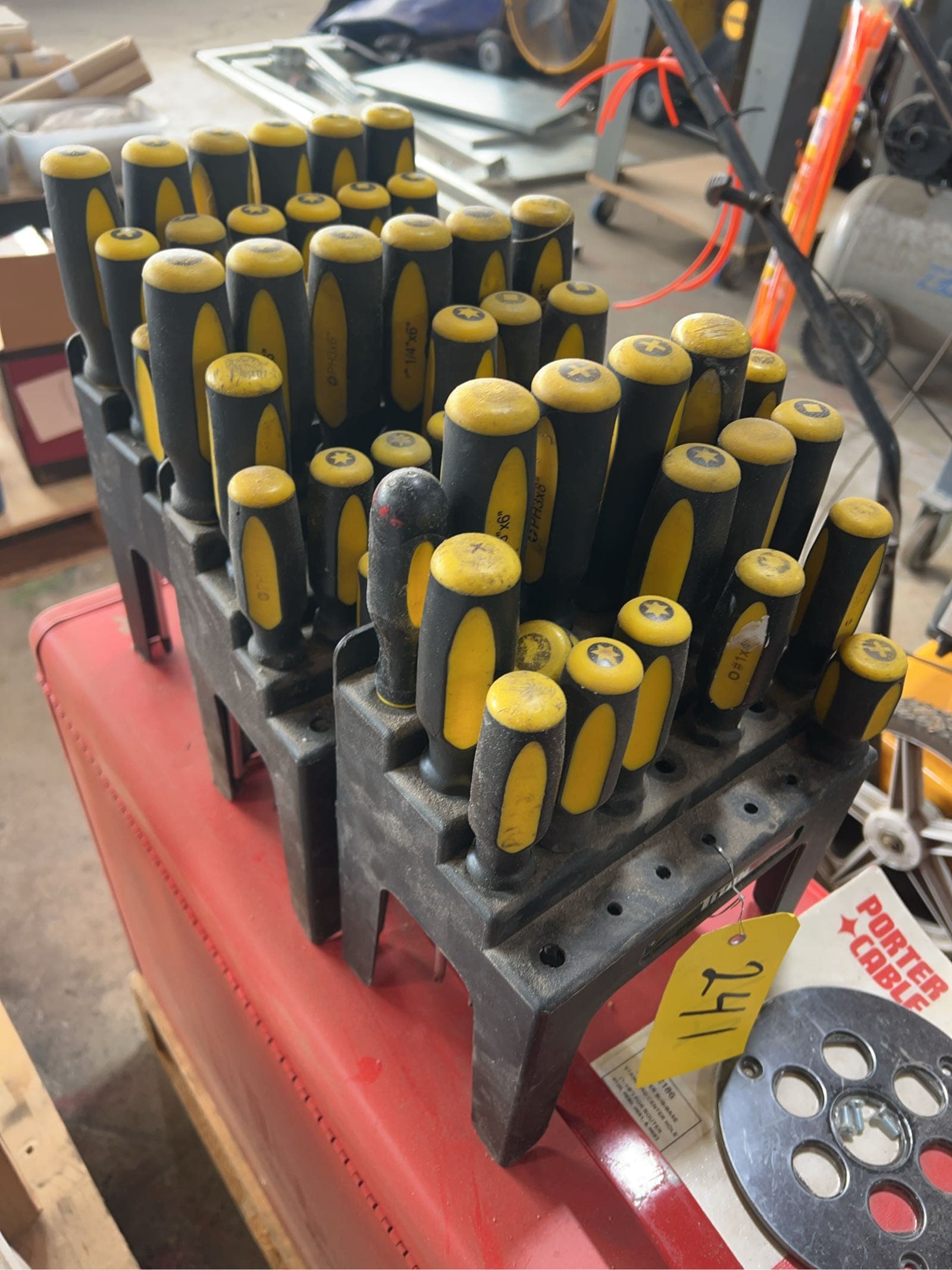 assorted-screwdrivers-and-stands-ml18vnqy