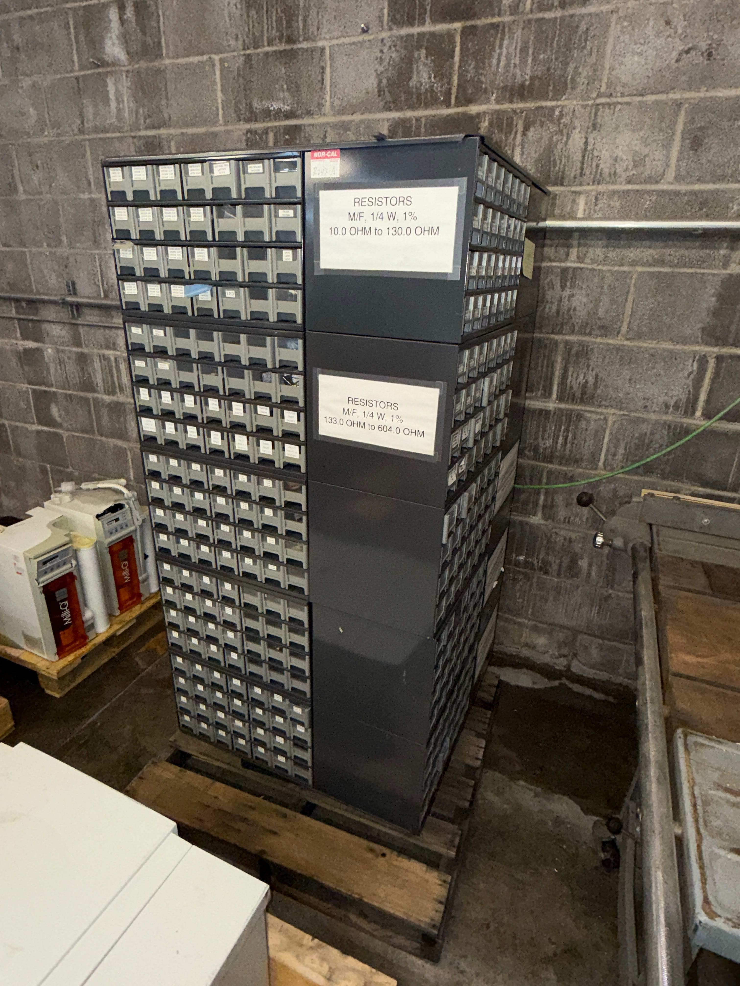 rotating-high-density-parts-bin-with-electronic-components-542650