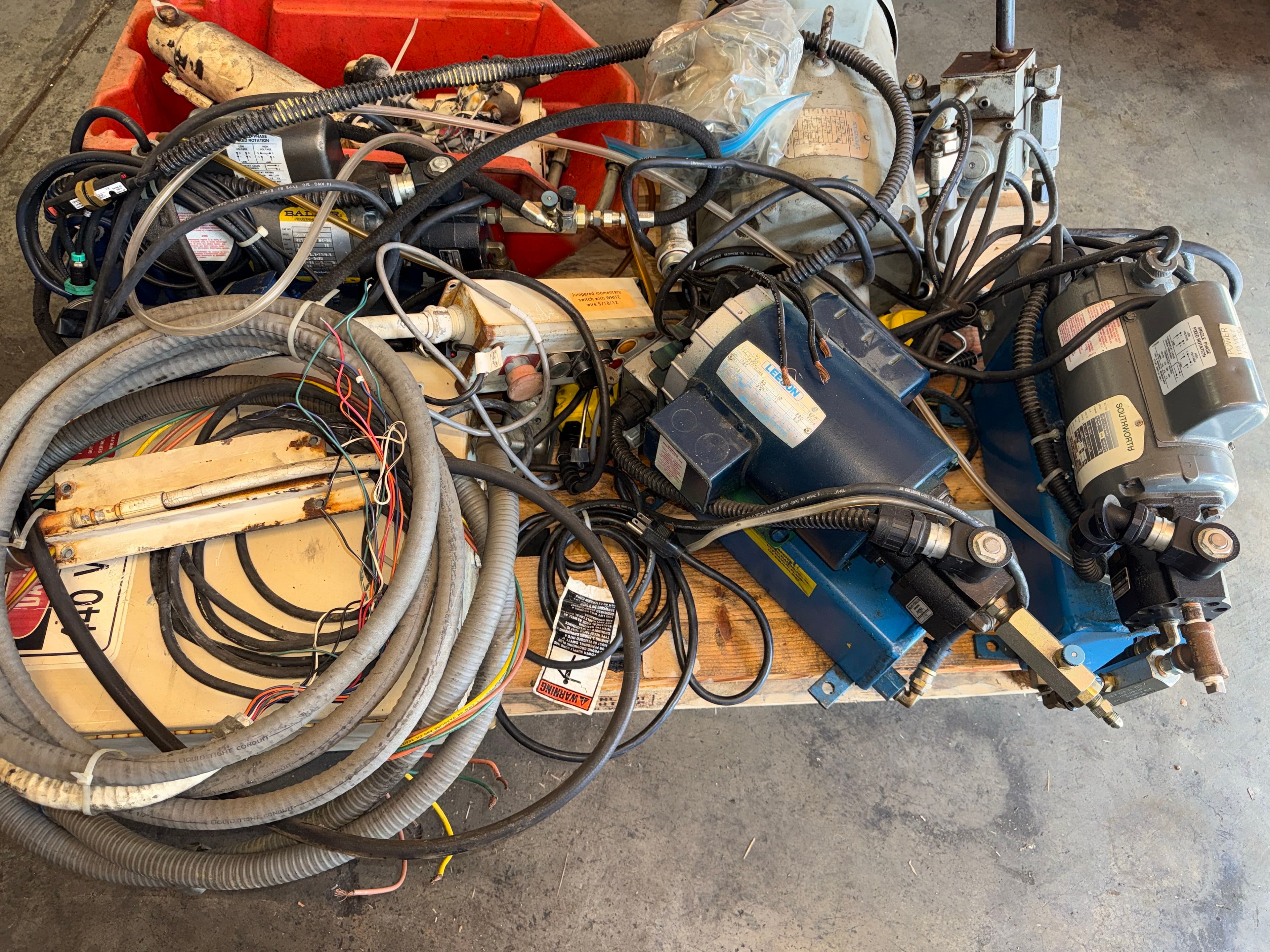 4-hydraulic-pumps-3-110vac-1-3-phase-1-12vdc-mlhadfii