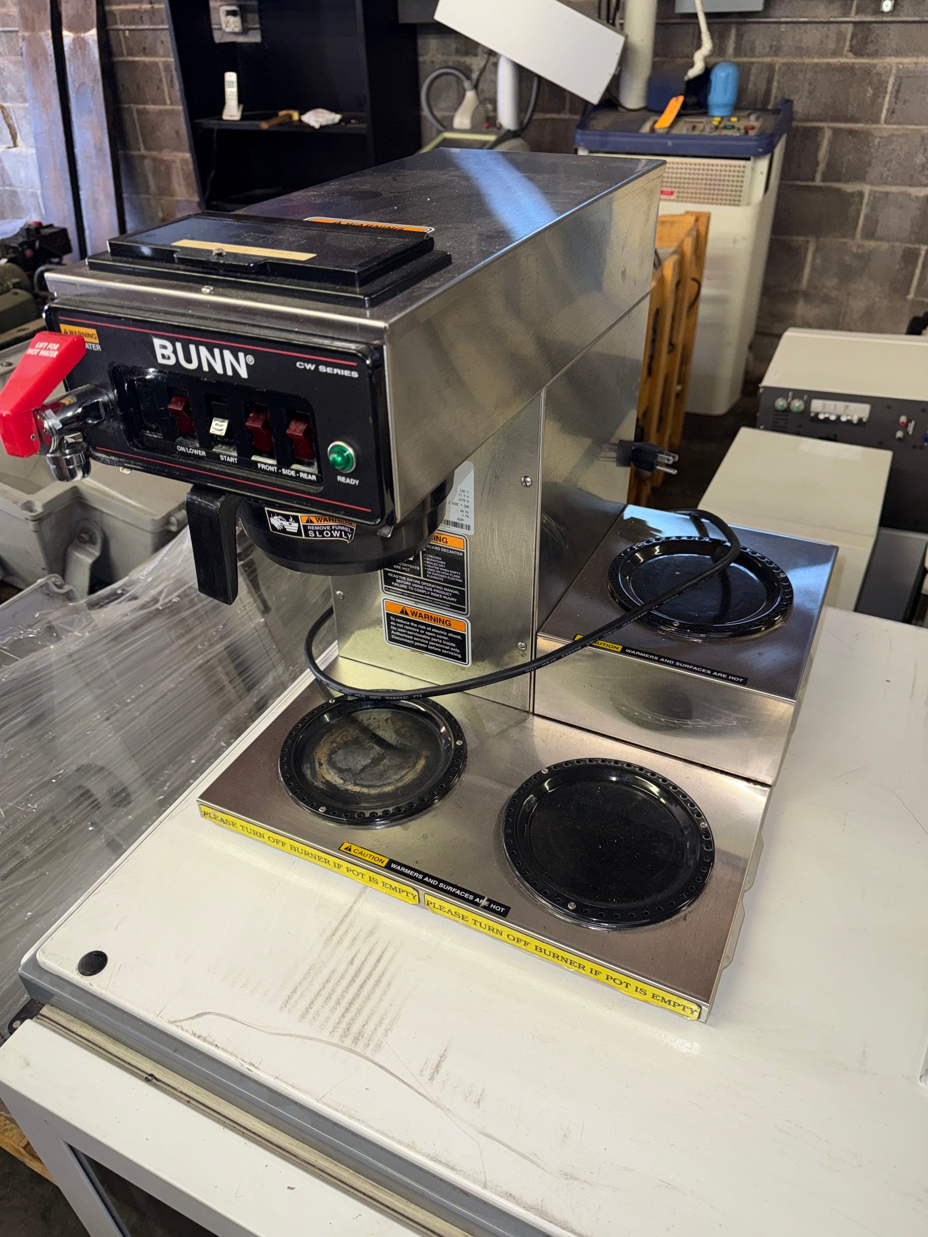 bunn-cw-series-commercial-coffee-maker-d30e45