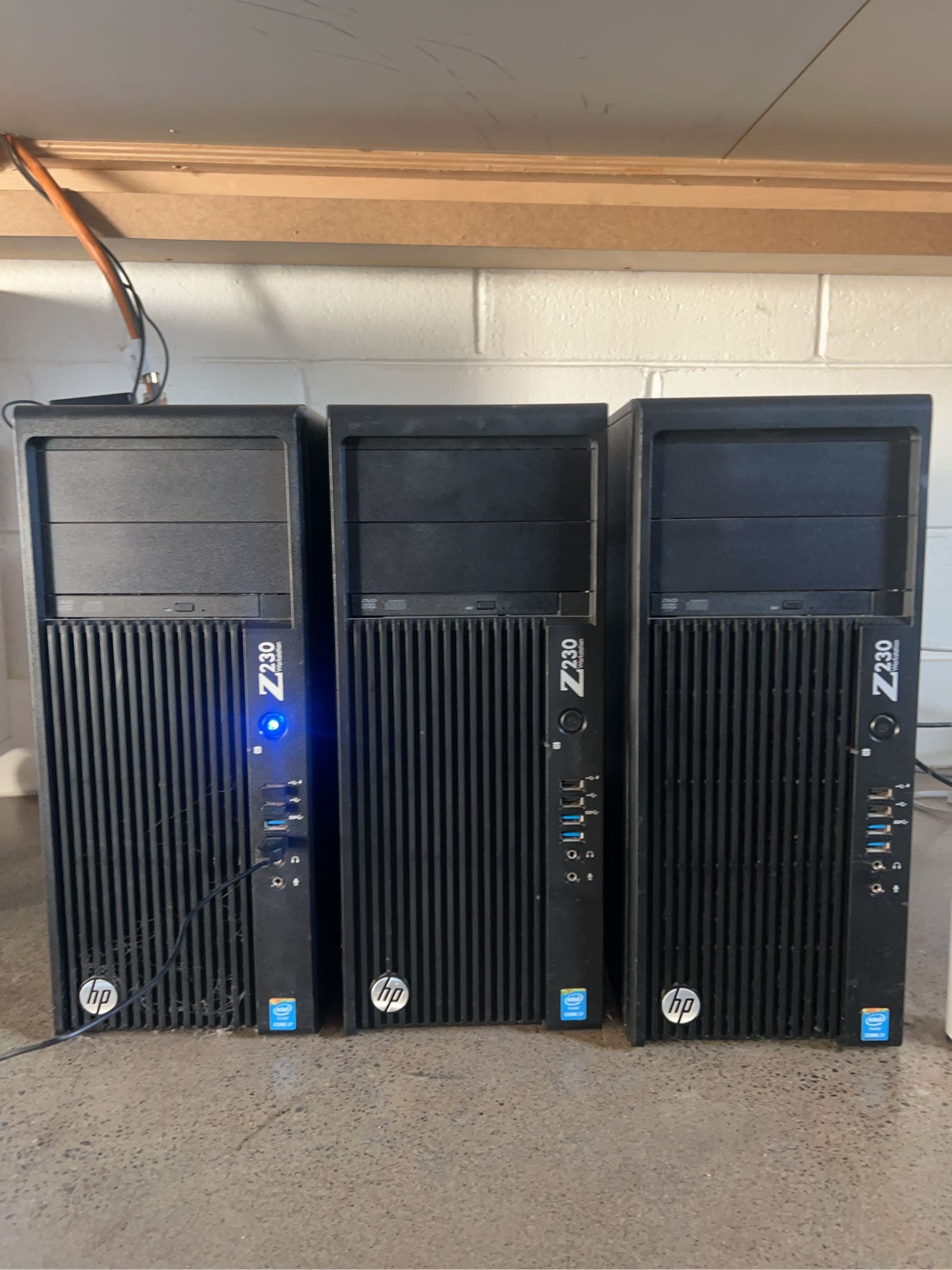 3-pc-workstations-b2f4c2