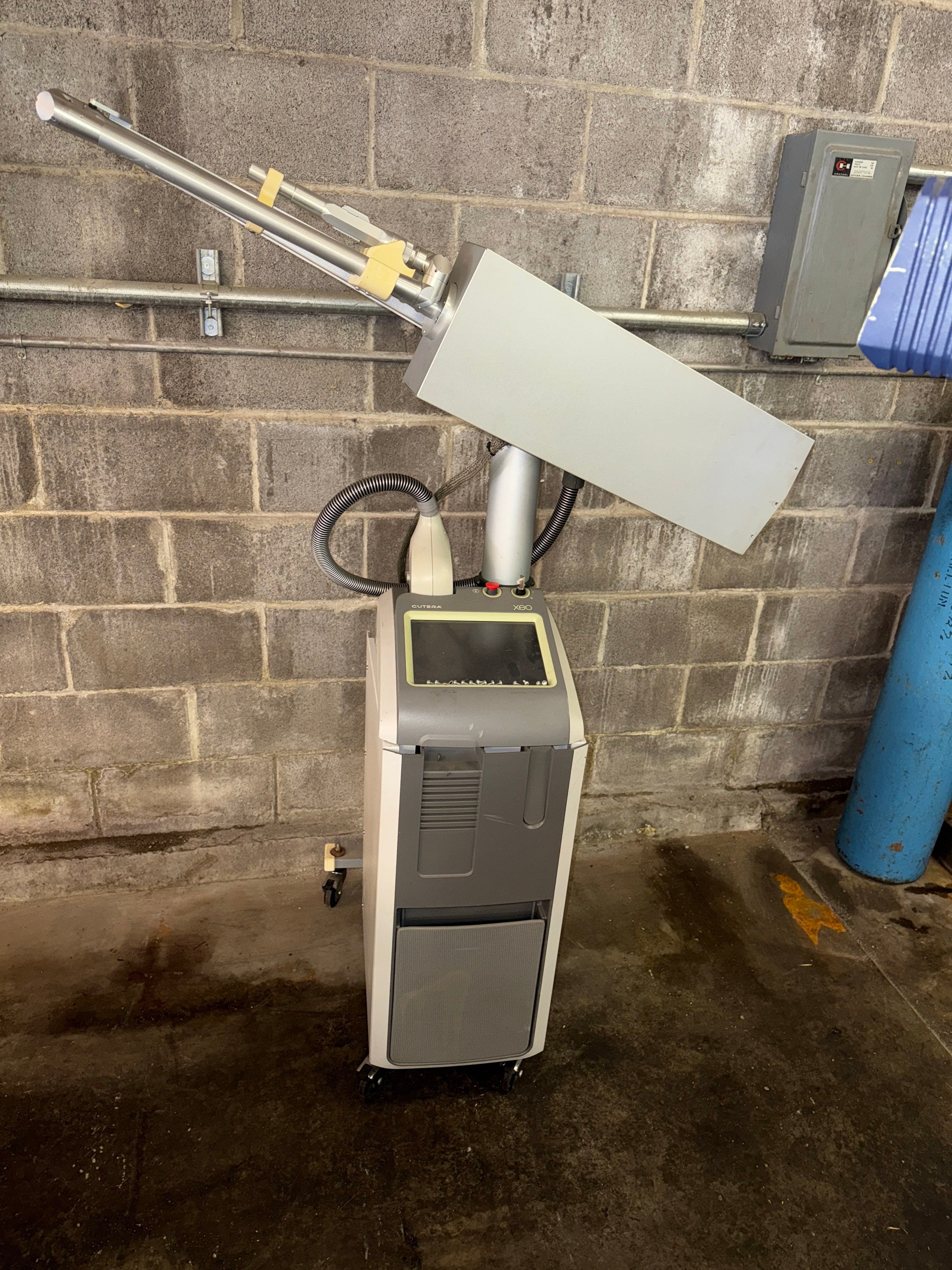 cutera-medical-ndyag-skin-treatment-laser-system-7464be