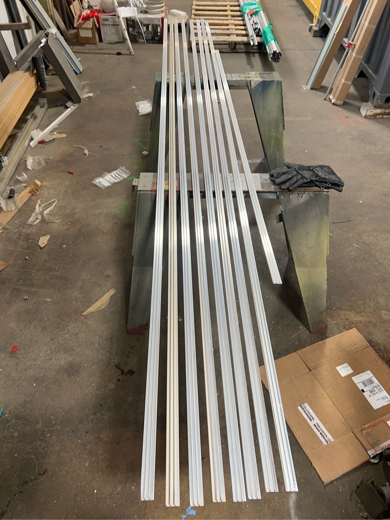 aluminum-extrusion-for-sliding-panels-d64911