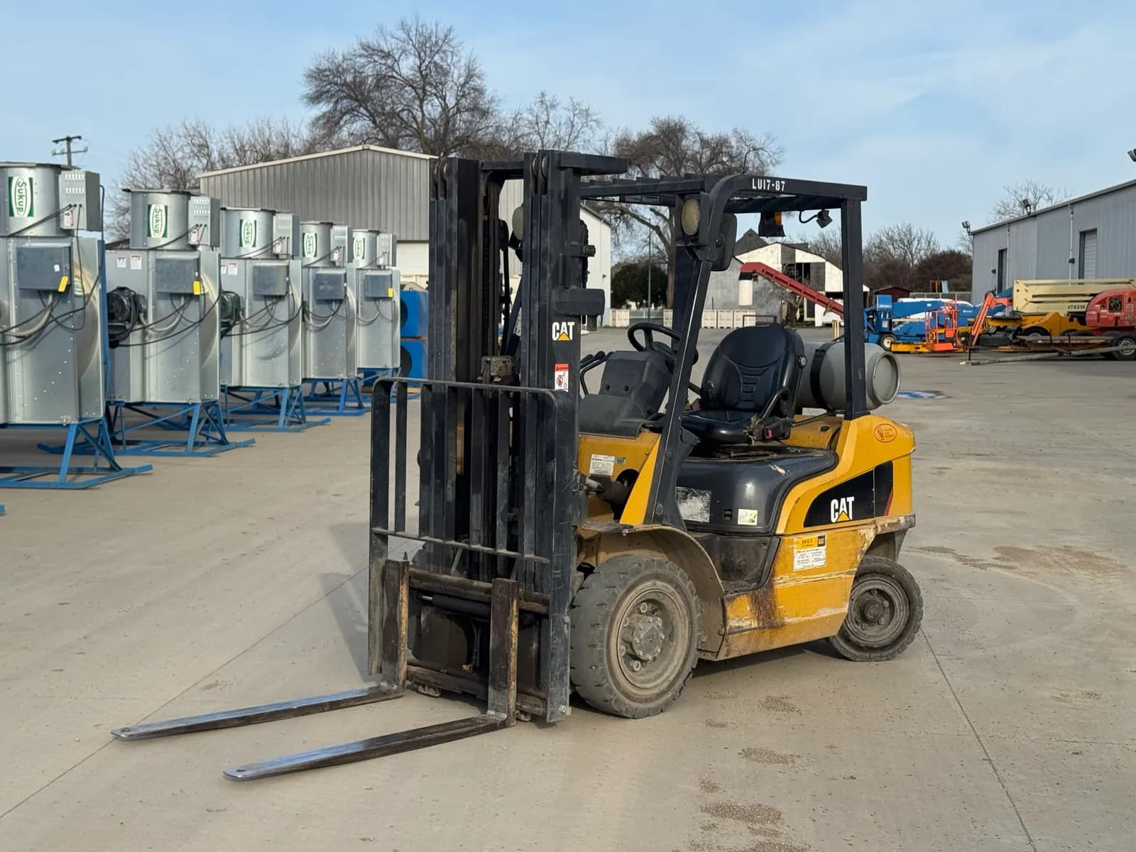 2015-cat-2p5000-5000-lb-capacity-propane-forklift-mlhh9dza