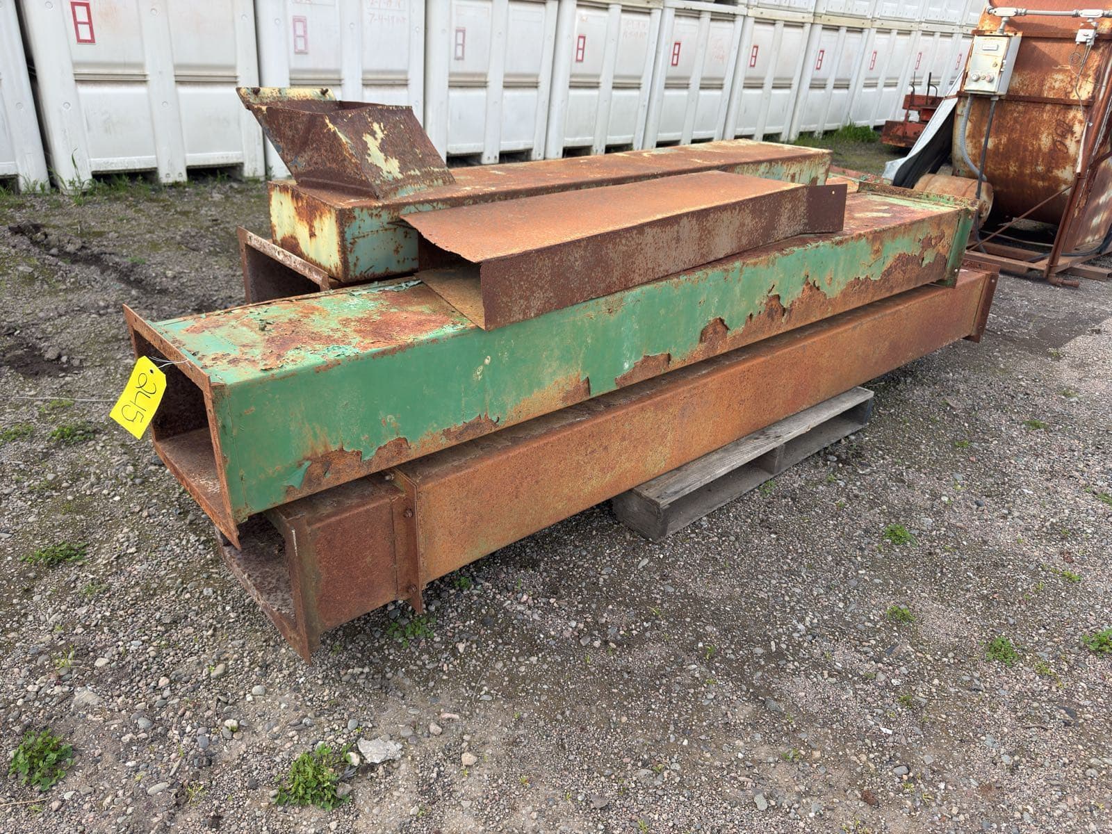 contents-of-pallet-6-pieces-of-steel-venting-mlda5hhz