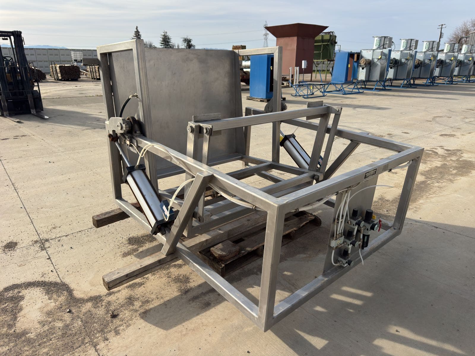 american-international-manufacturing-hydraulic-pivot-dumper-mld1blef