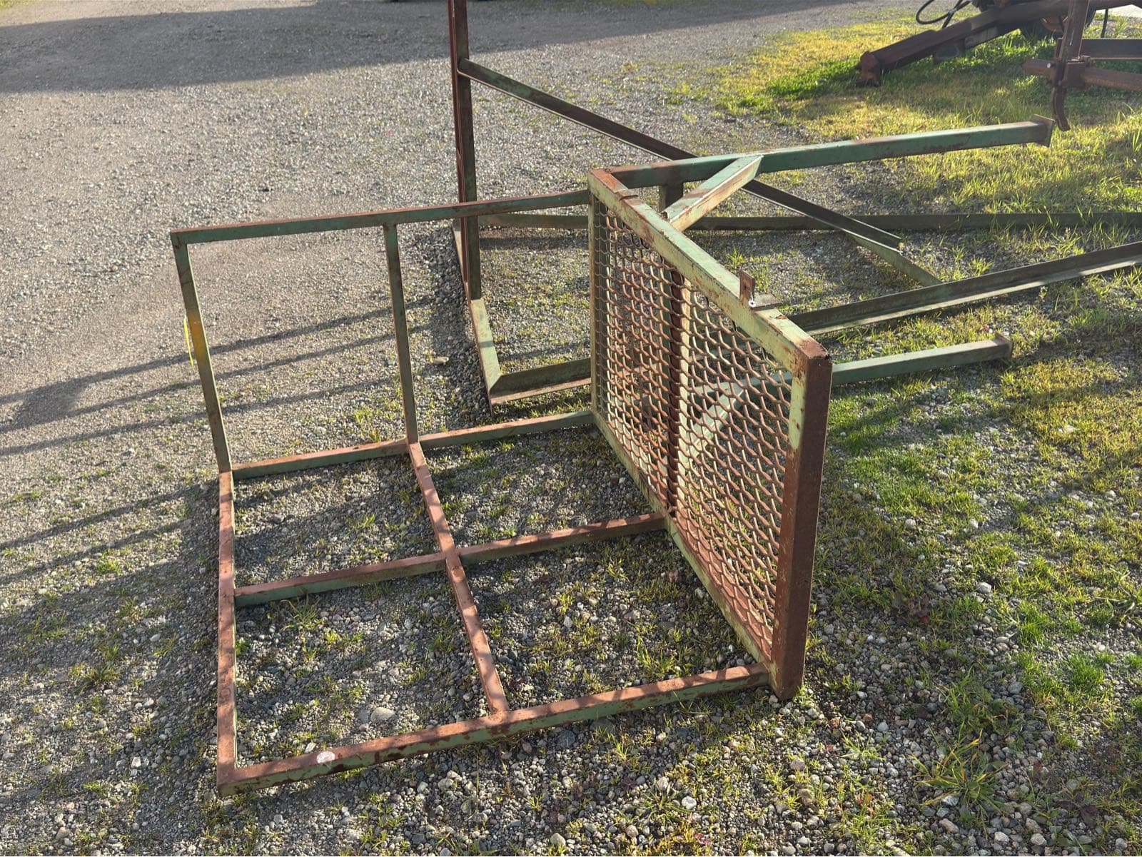 2-steel-frames-6b36b9