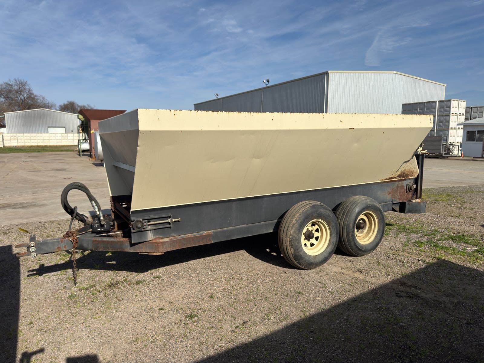 compost-spreader-trailer-42bdea