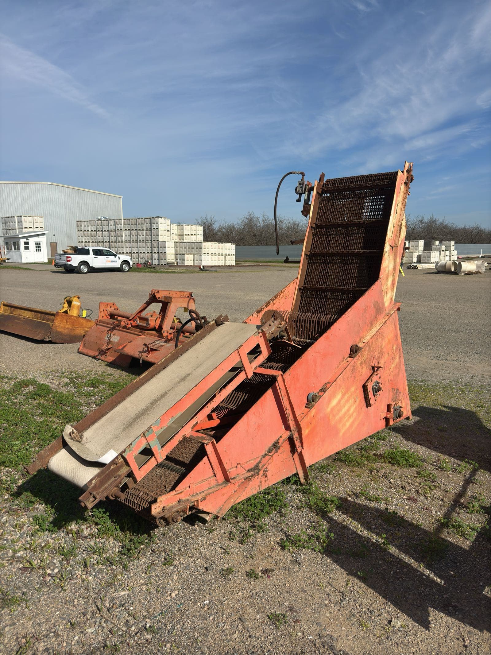 grimme-cleanloader-crop-cleaning-and-loading-station-540b59