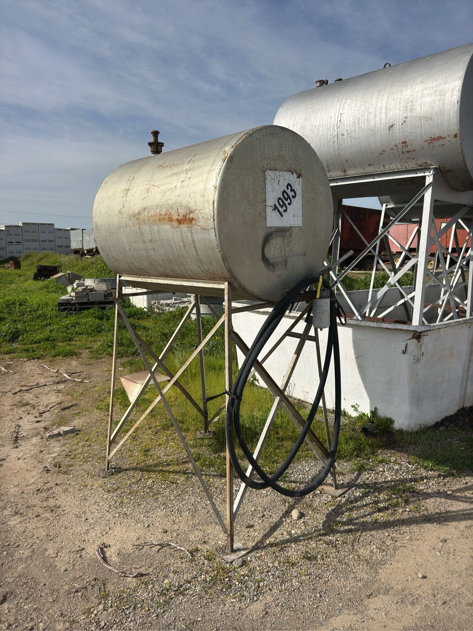 above-ground-fuel-tank-with-stand-9b6746