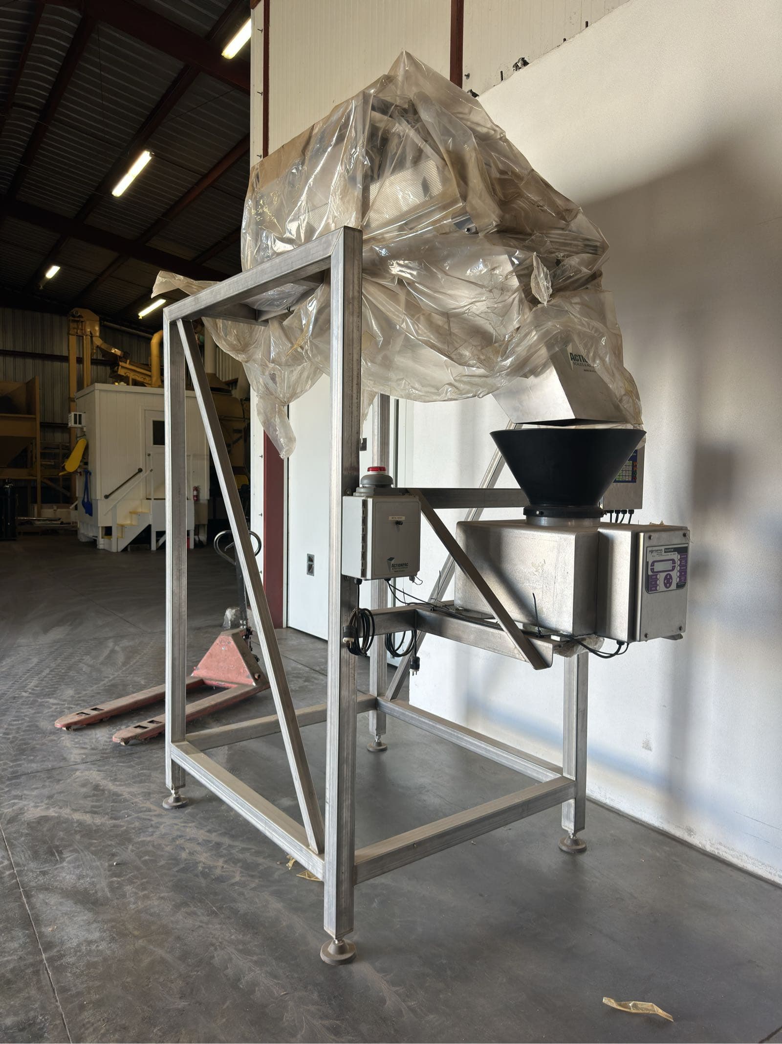 automatic-inline-scale-with-fortress-phantom-metal-detector-ml77v7qo