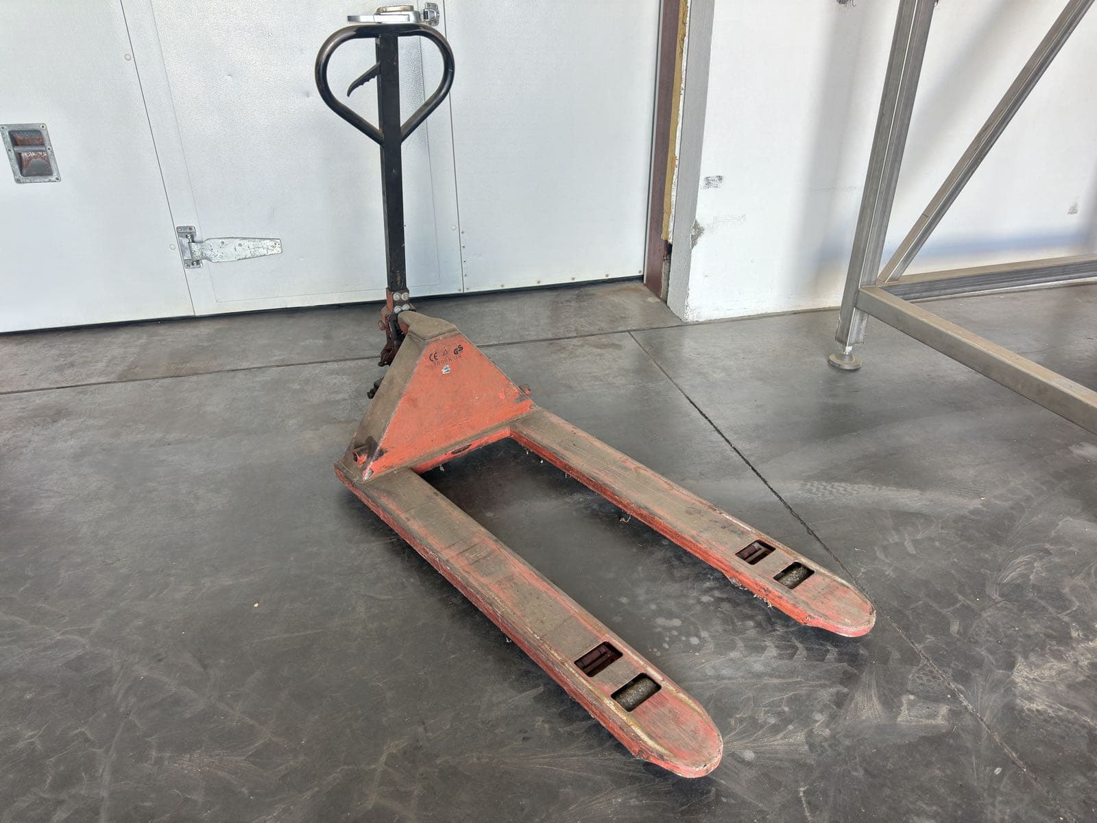 6600-lb-capacity-pallet-jack-a8ed40