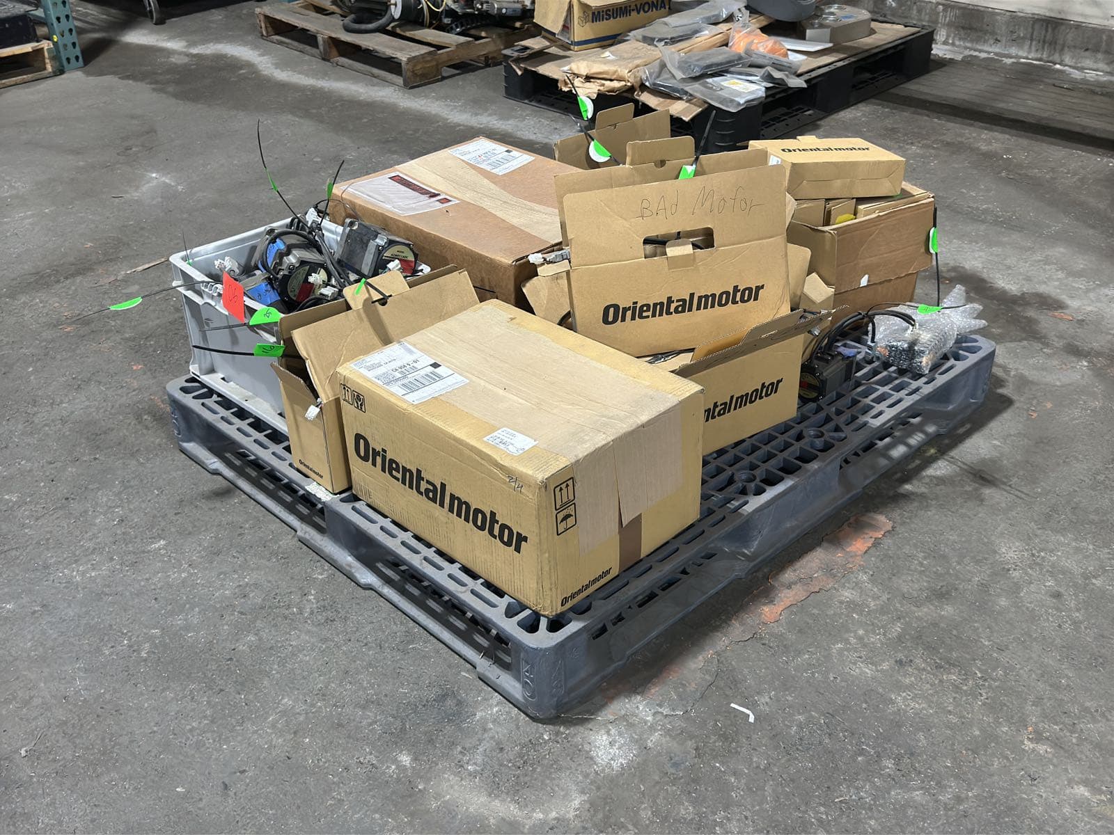 contents-of-pallet-bulk-lot-of-assorted-dc-brushless-motors-and-stepping-motor-drivers-a80e63