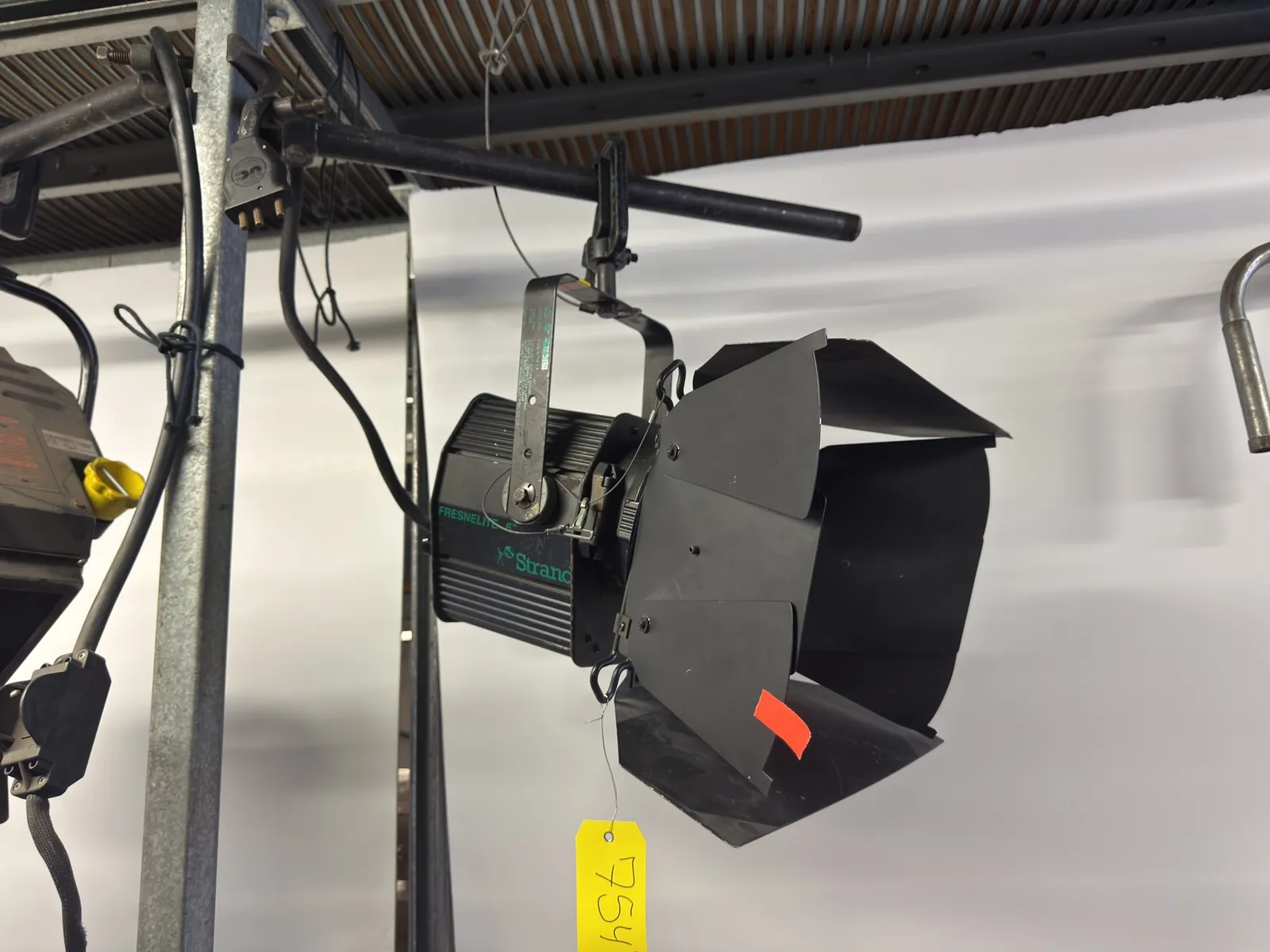 fresnelite-6-light-743b91