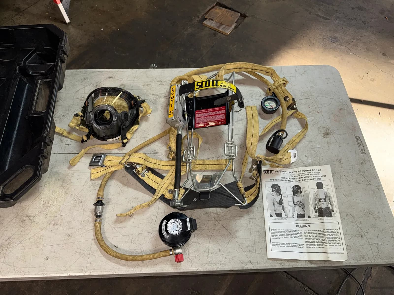 scott-presur-pak-iia-self-contained-breathing-apparatus-in-case-e21161