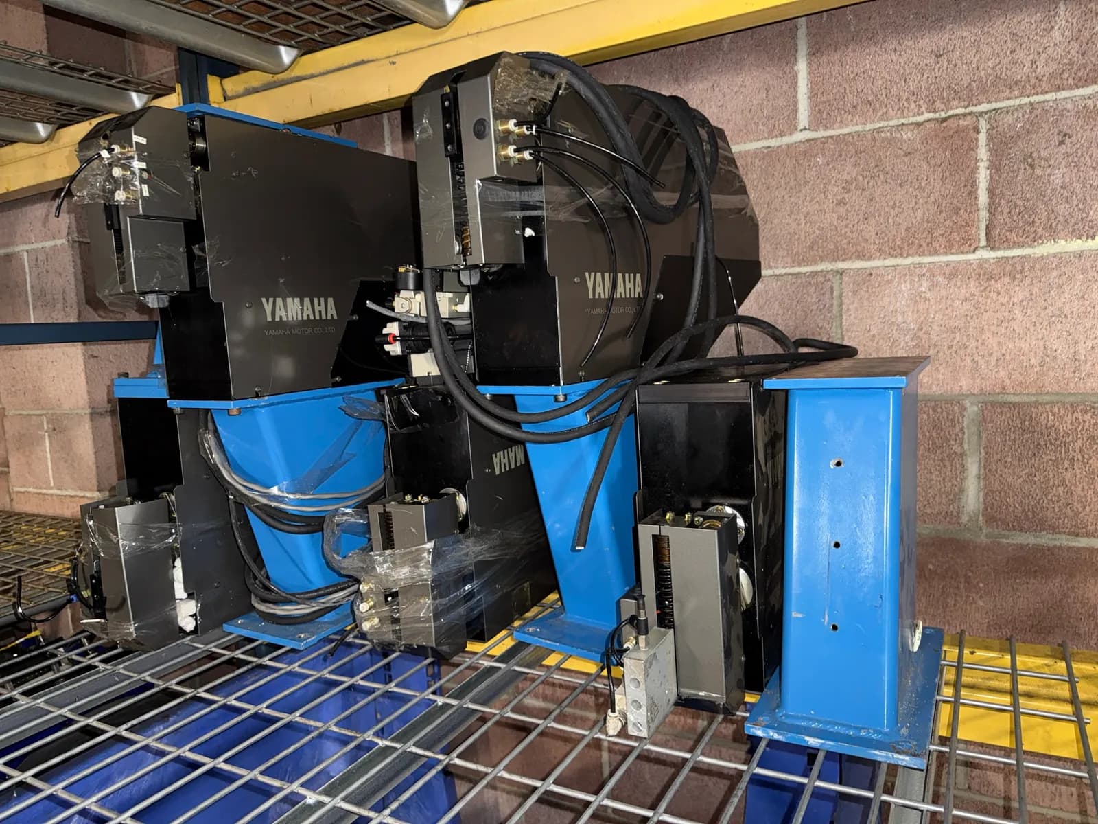 4-yamaha-yp320a-2-axis-pick-place-robots-mlh324hb