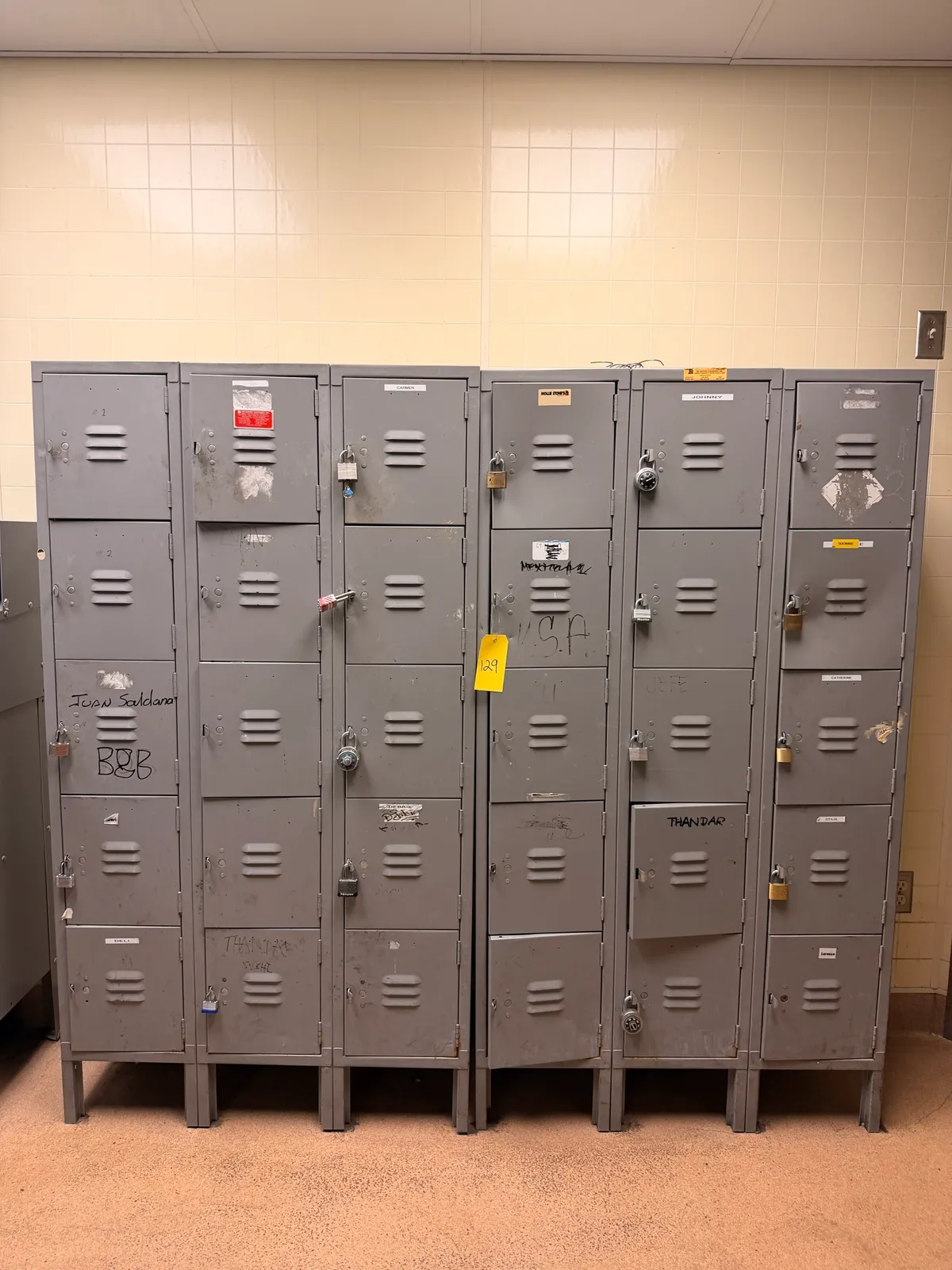 30-door-locker-e291b3