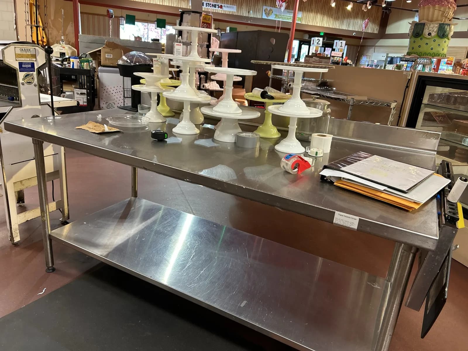 prep-table-with-knife-holder-contents-not-included-mlpl4acu