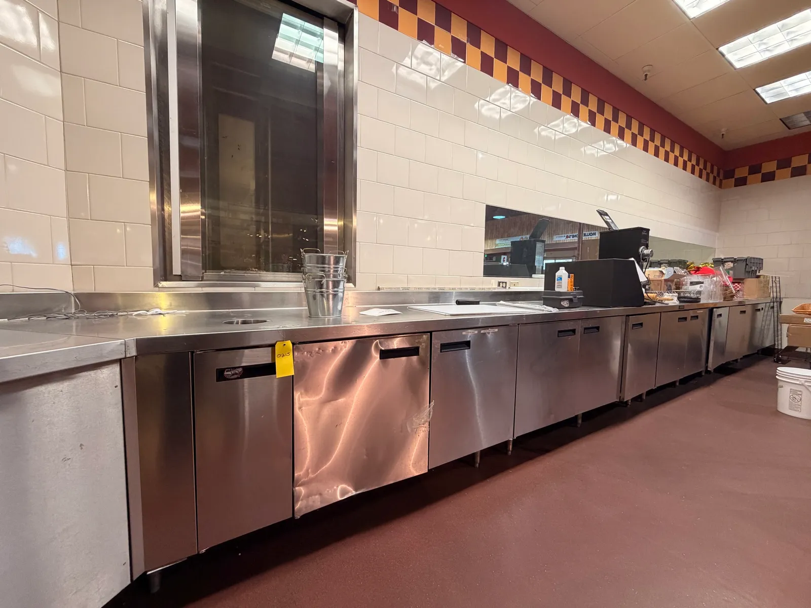 refrigeration-case-5-sections-2-corners-contents-not-included-mlpo43q7