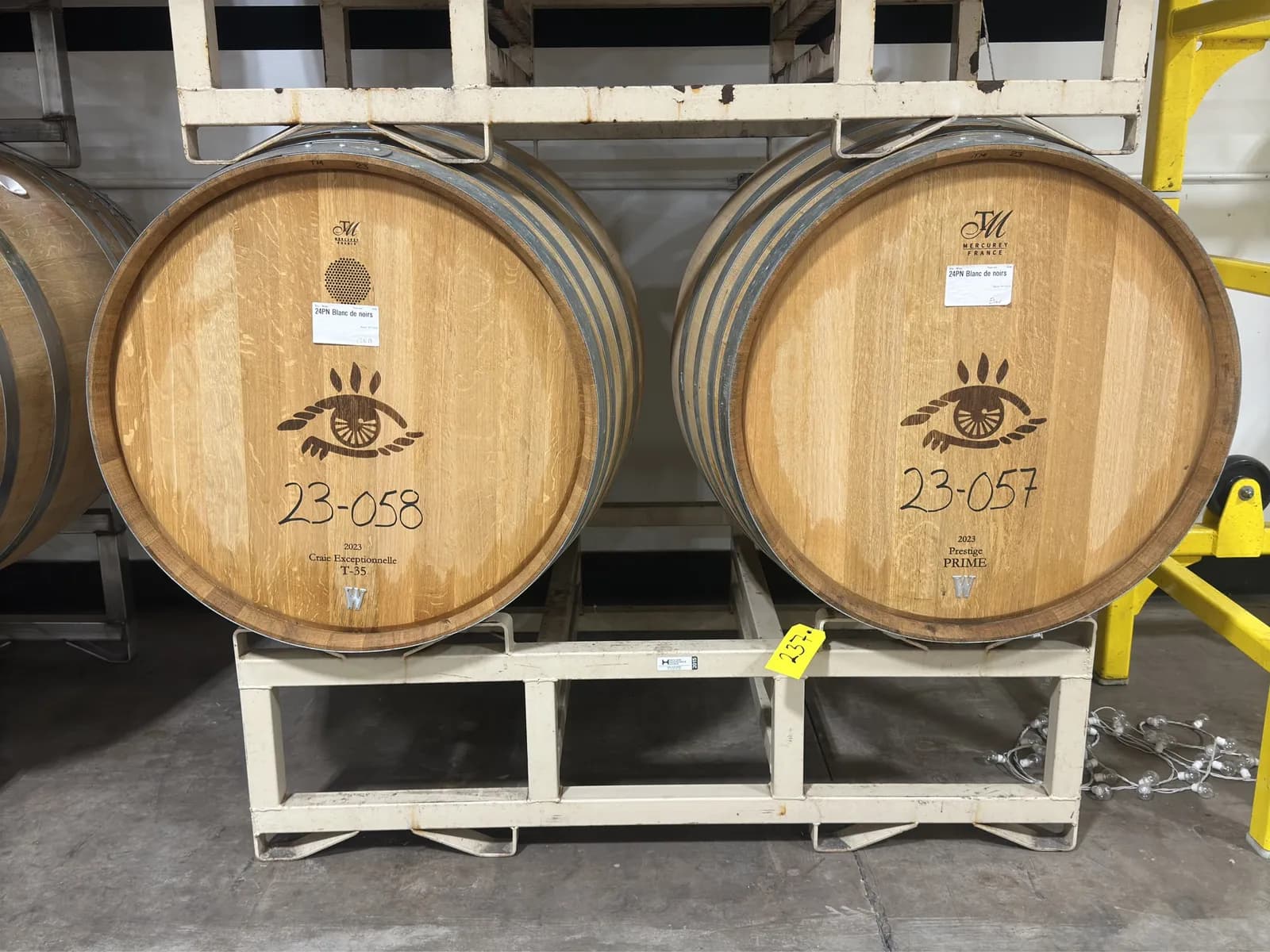 2-wine-barrels-with-rack-included-mlqx3agb