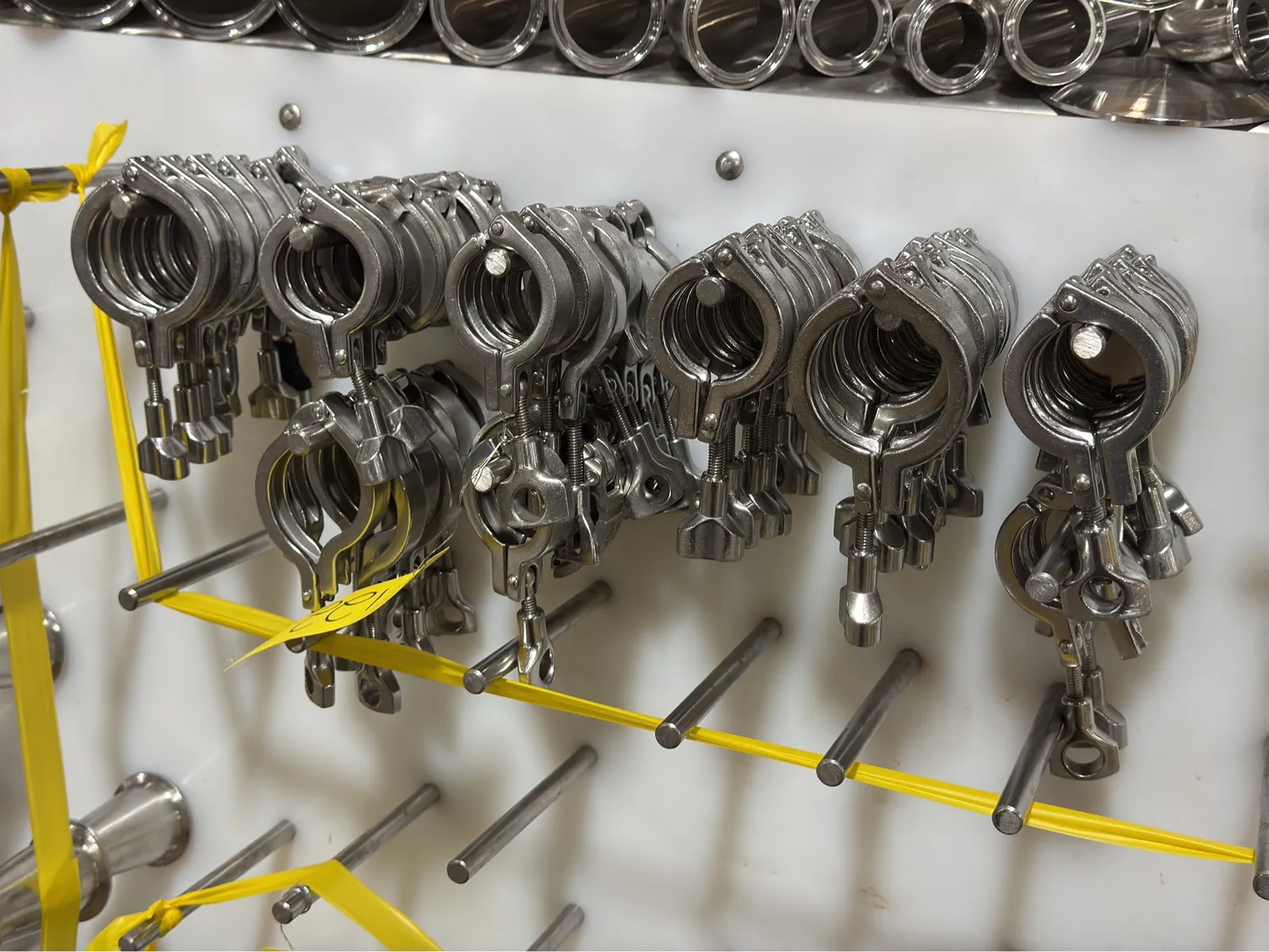 42-assorted-stainless-steel-tc-clamps-675037