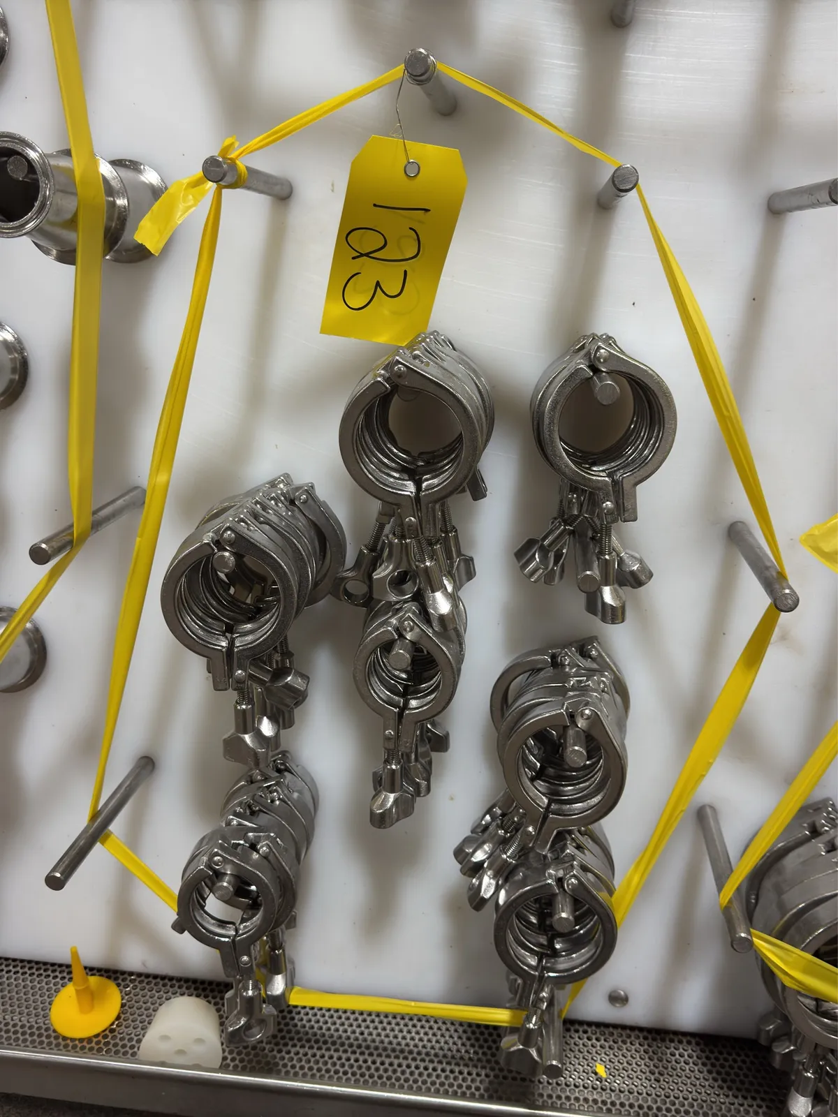 42-assorted-stainless-steel-tc-clamps-d8ace5