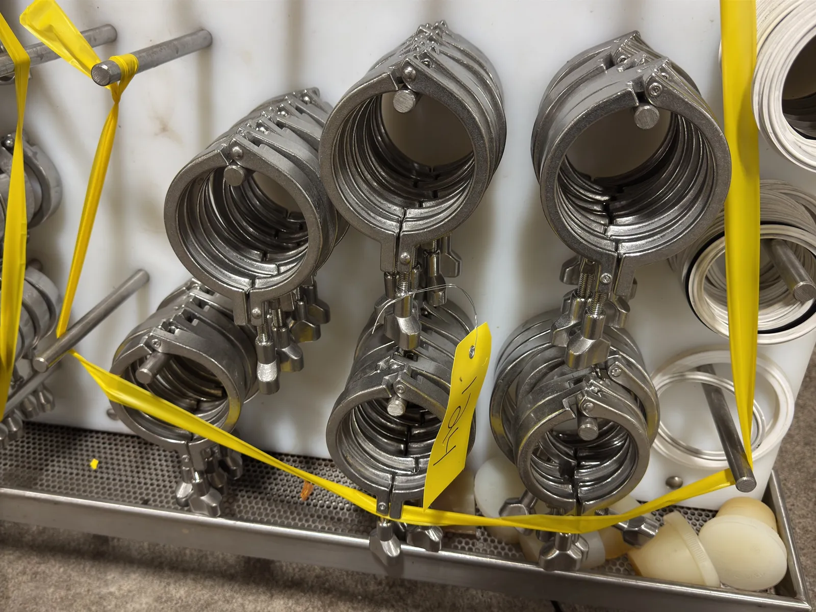 41-assorted-stainless-steel-tc-clamps-773722