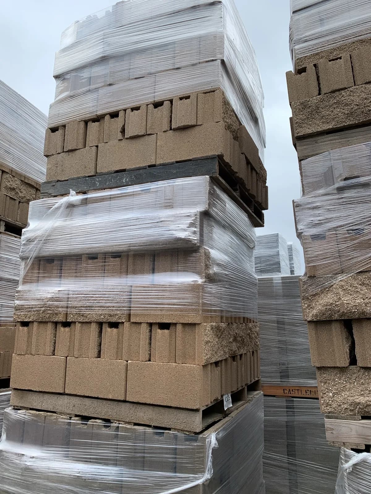 3-pallets-of-6x8x16-split-face-one-side-fence-block-tan-079564