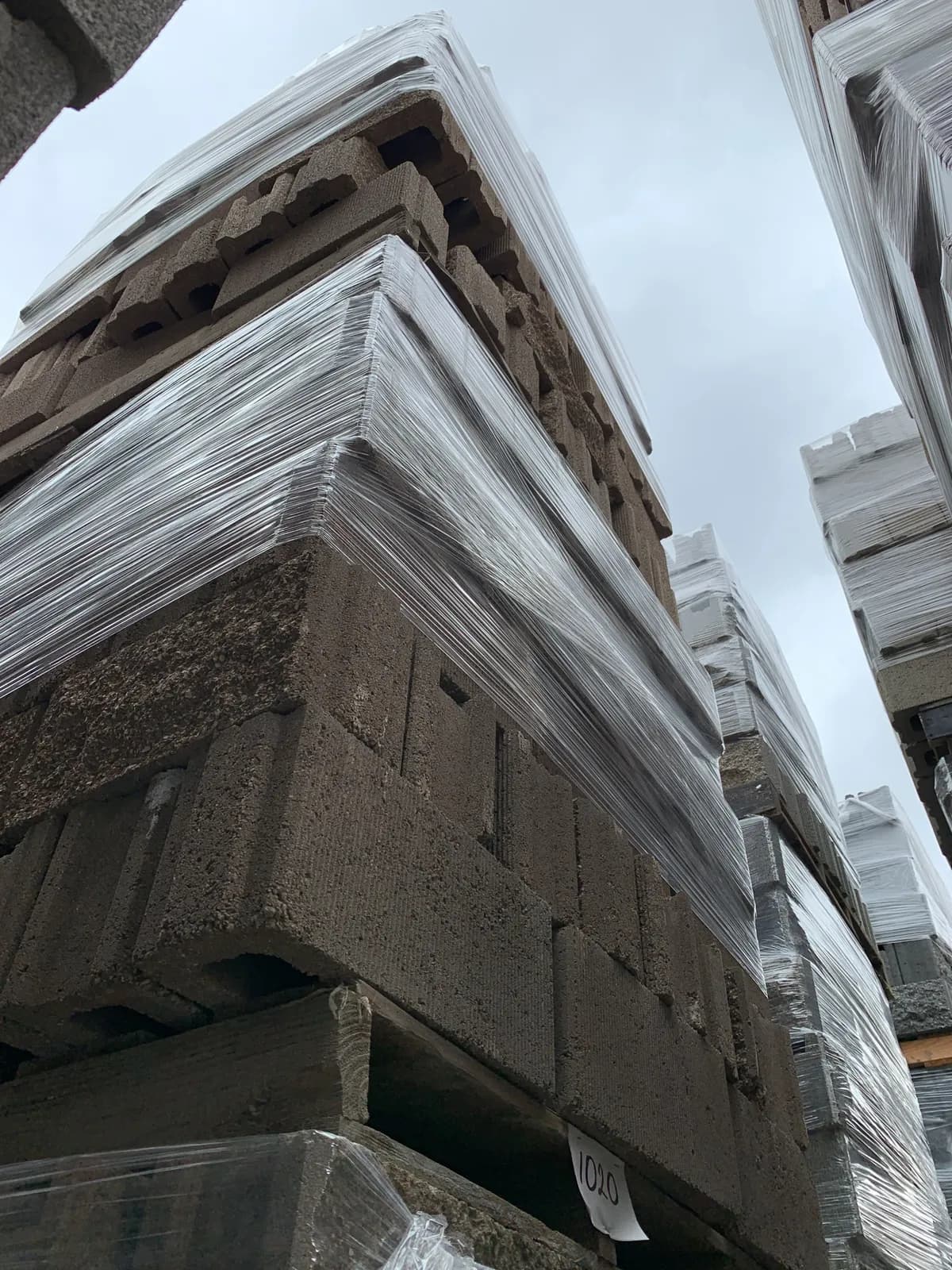 3-pallets-of-6x8x16-split-face-comb-face-fence-block-tan-4fef39