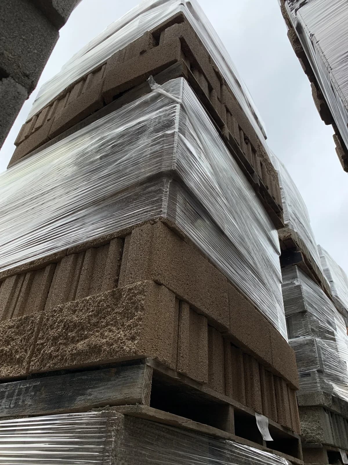 3-pallets-of-6x8x16-split-face-comb-face-fence-block-tan-0bff59