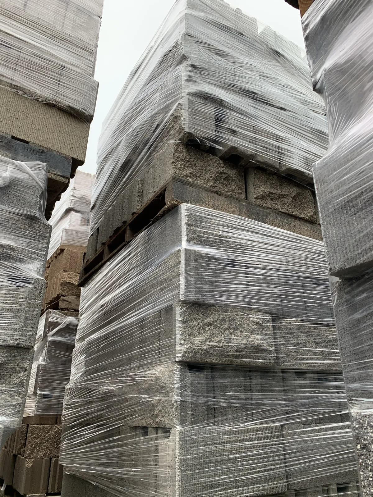 3-pallets-of-6x8x16-split-face-comb-face-fence-block-gray-53e1a1