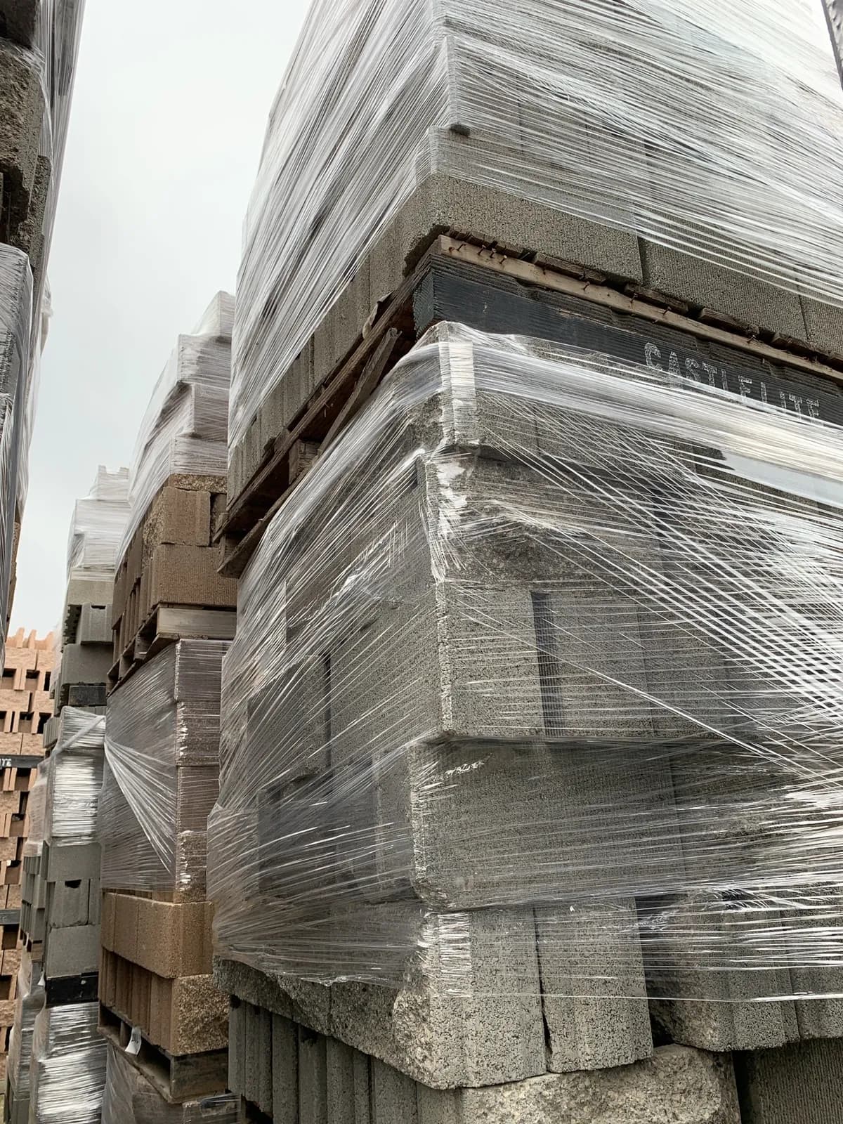 3-pallets-of-6x8x16-split-face-comb-face-fence-block-gray-6d4c33