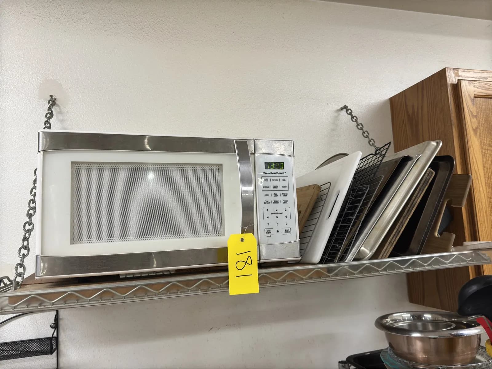 contents-of-shelf-hamilton-beach-microwave-cutting-trays-cooking-trays-and-more-2c1819